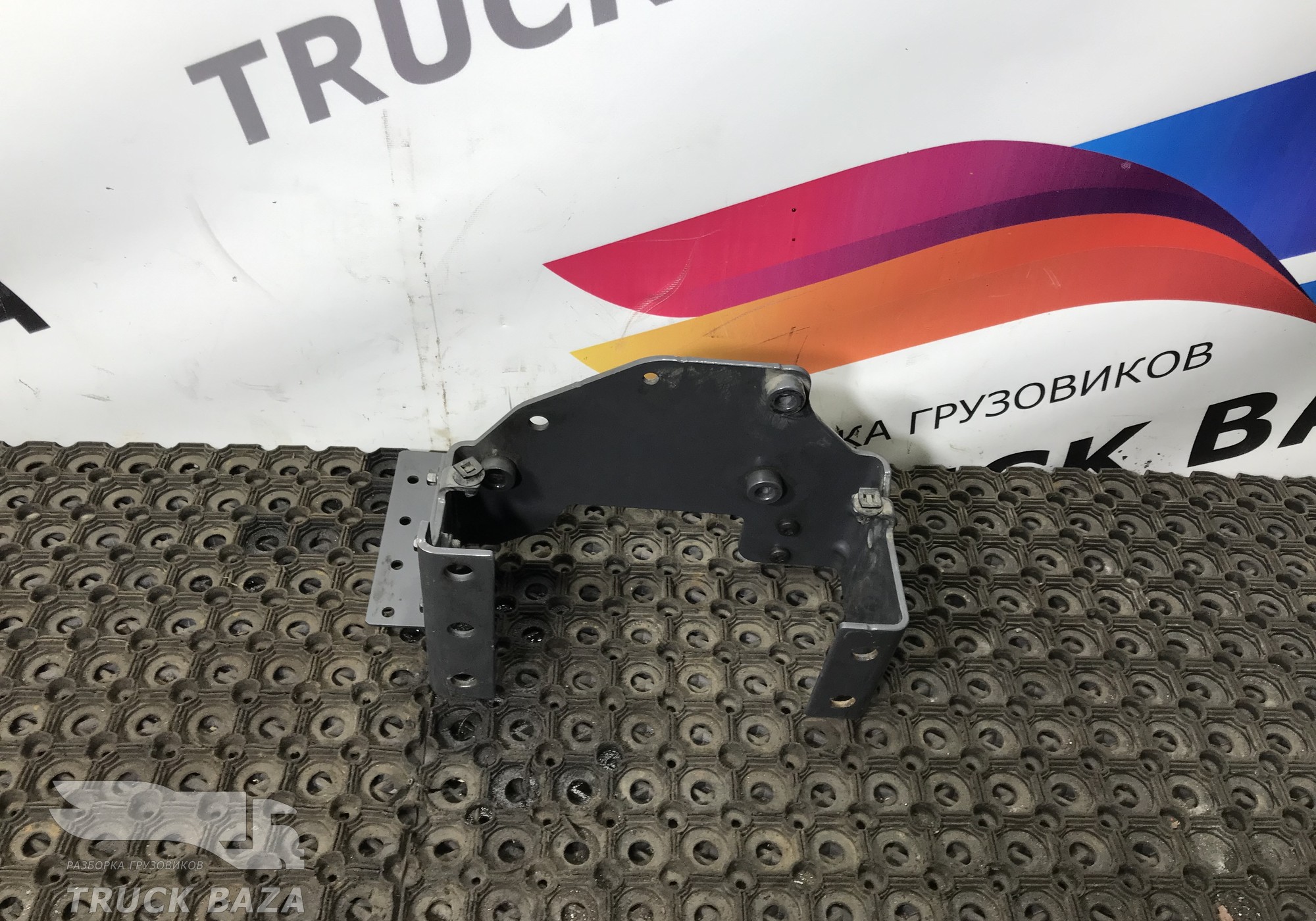 22008140 Кронштейн осушителя воздуха для Volvo FM III (с 2013)