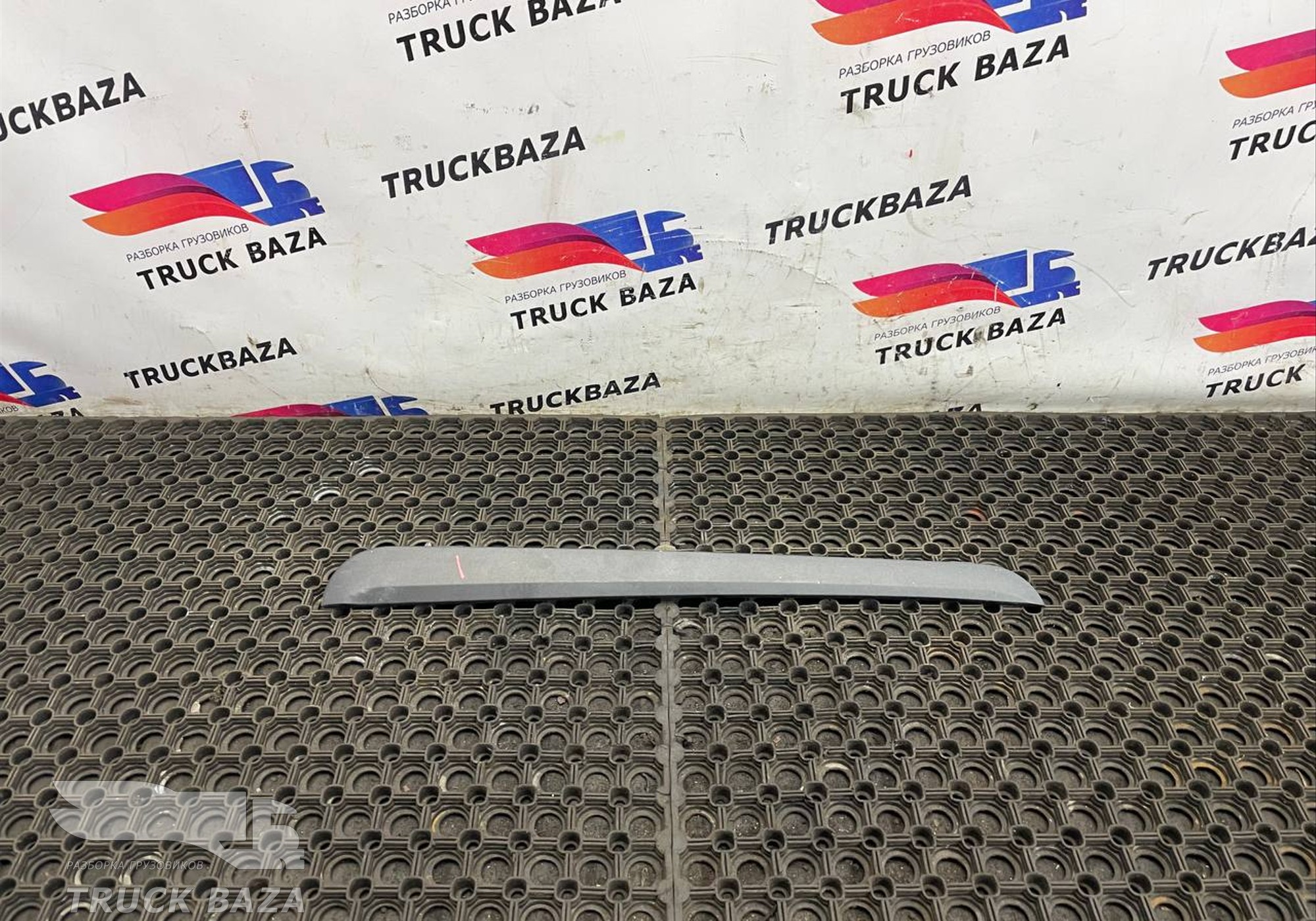 1931158 Накладка двери левая для Daf XF106 (с 2012)