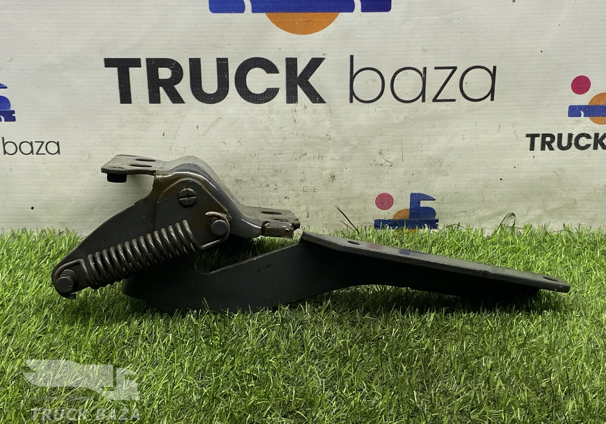 1785547 Петля капота правая