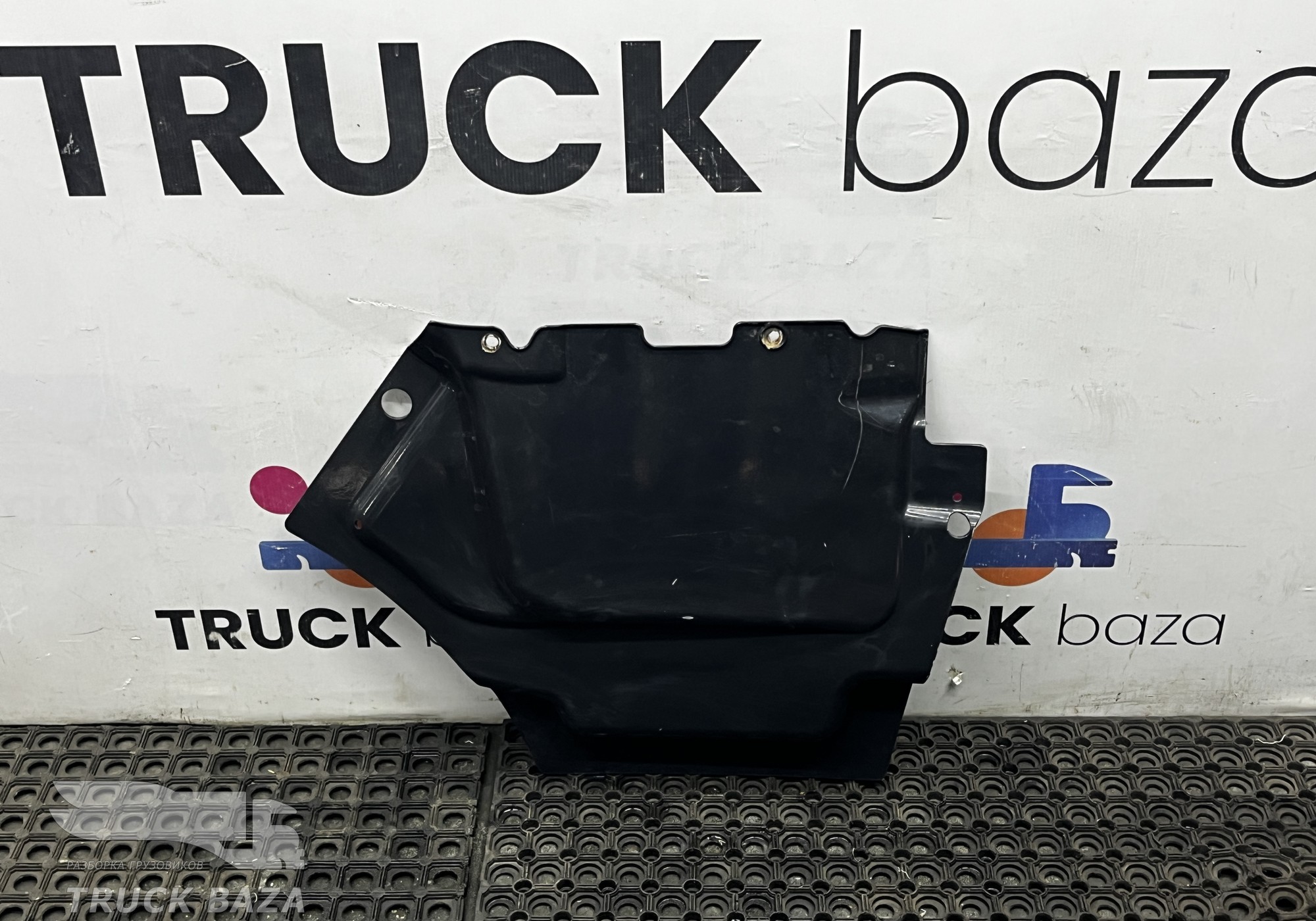 504029033 Накладка кабины правая для Iveco Stralis I (с 2002)