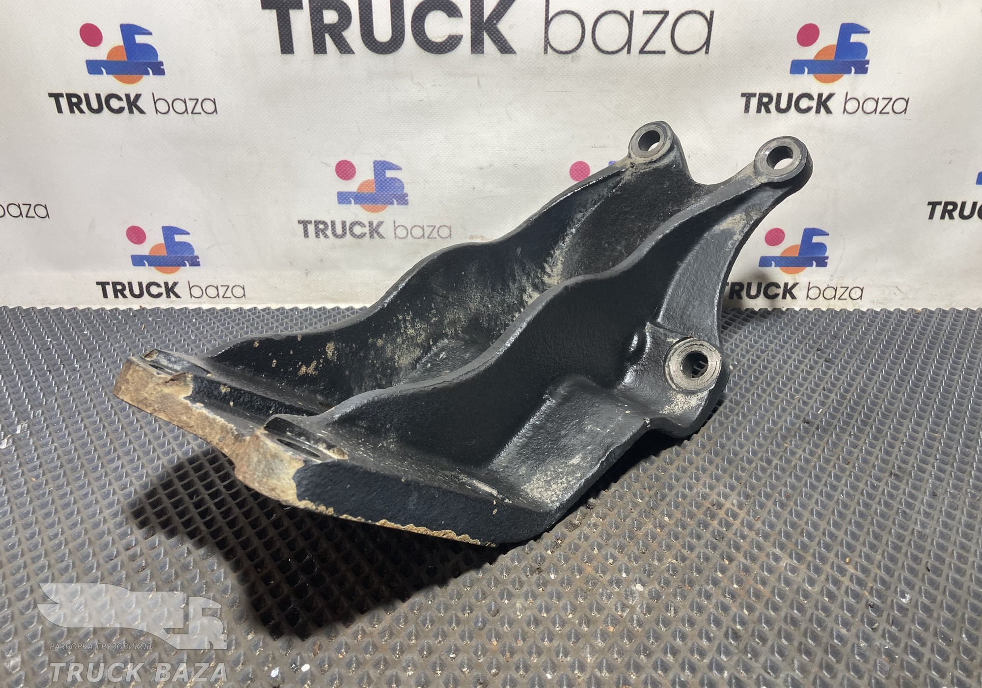 54901280122420 Кронштейн траверсы передней правый для КАМАЗ 54901