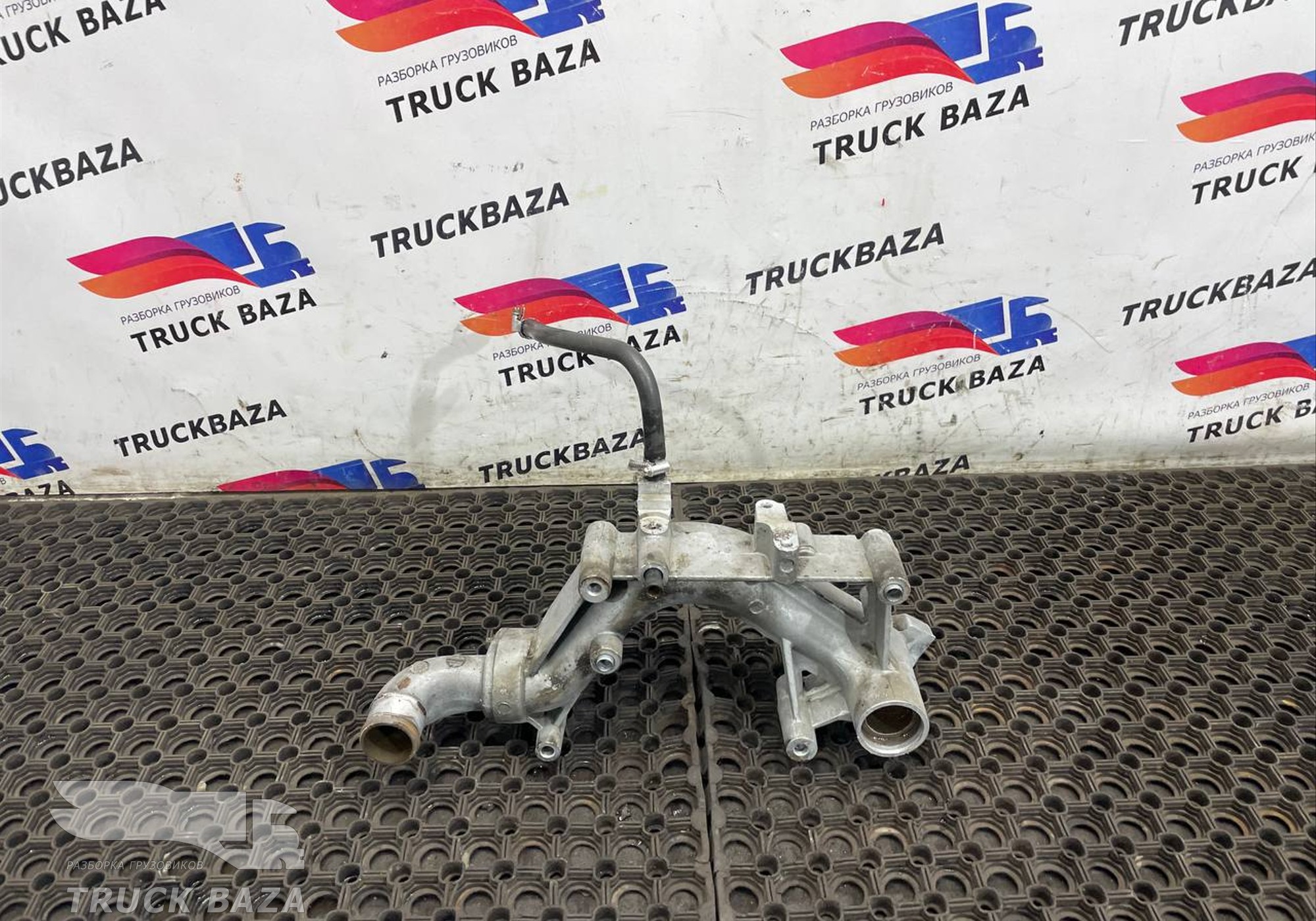 HC468K556BC Патрубок радиатора для Ford F-MAX (с 2018)