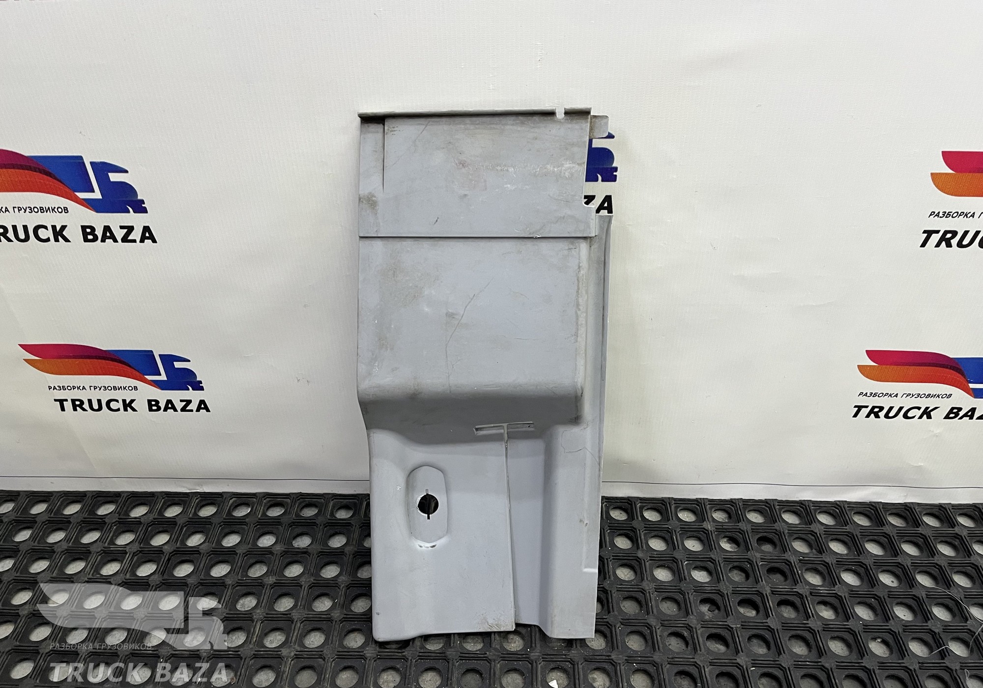81625710082 Накладка внутренняя правая для Man TGM