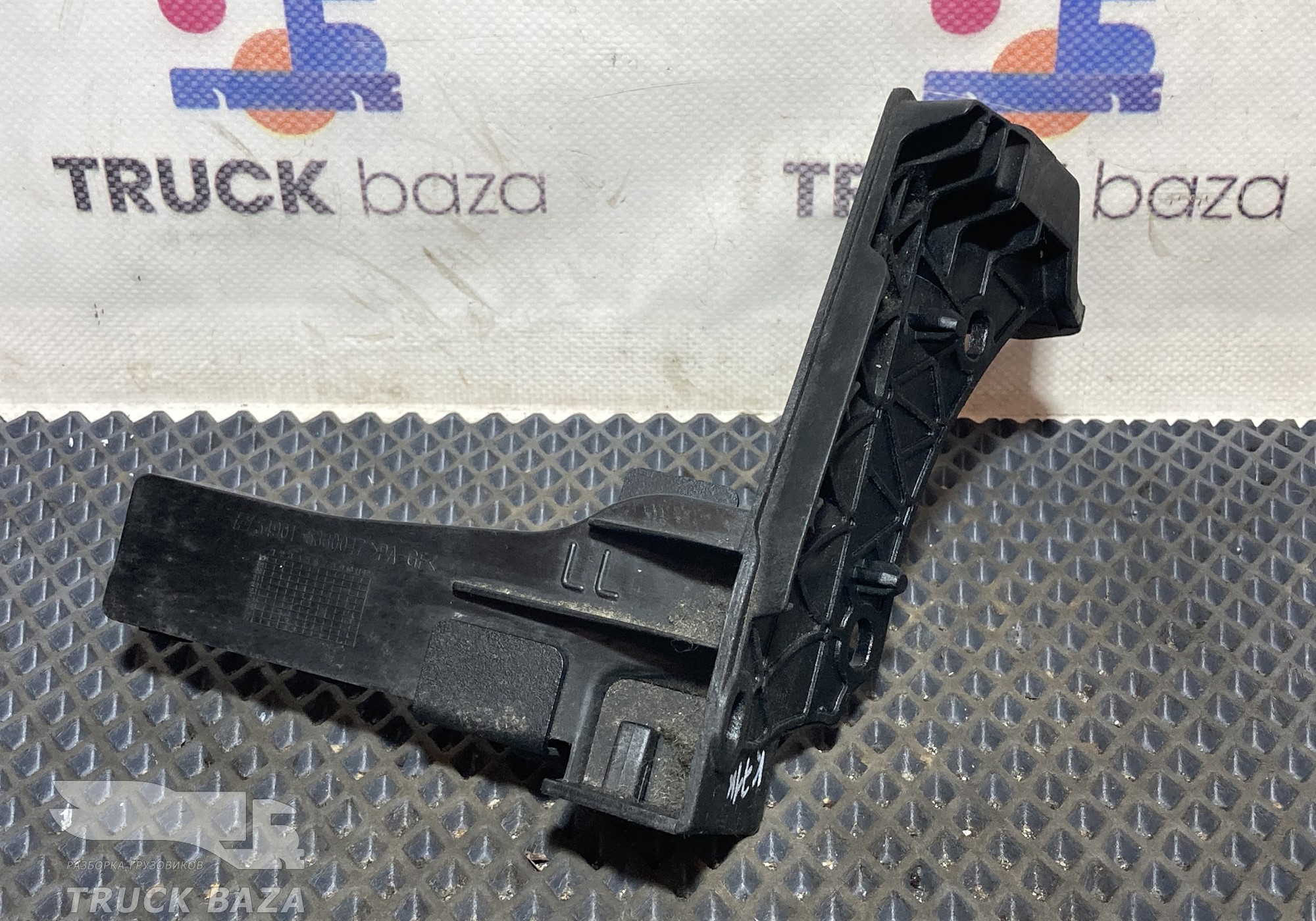 549015330047 Кронштейн воздуховода левый для КАМАЗ 54901