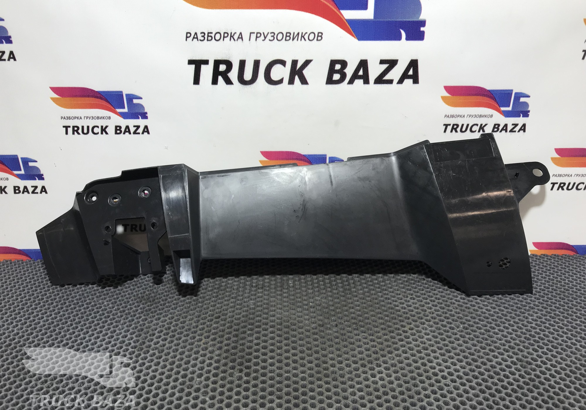 82884080 Дефлектор фары левой для Volvo FH 4 (с 2012)