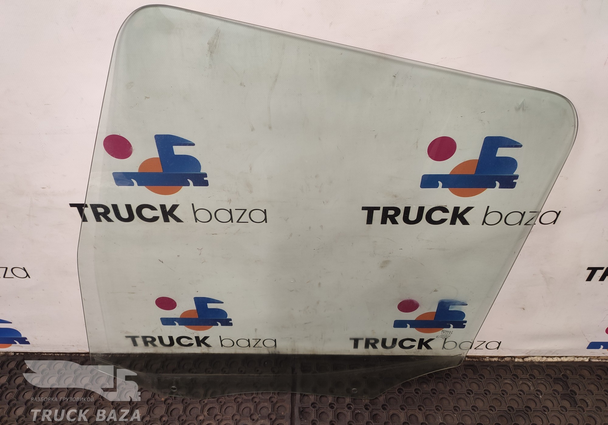 7482396705 Стекло двери правое для Renault T (с 2013)