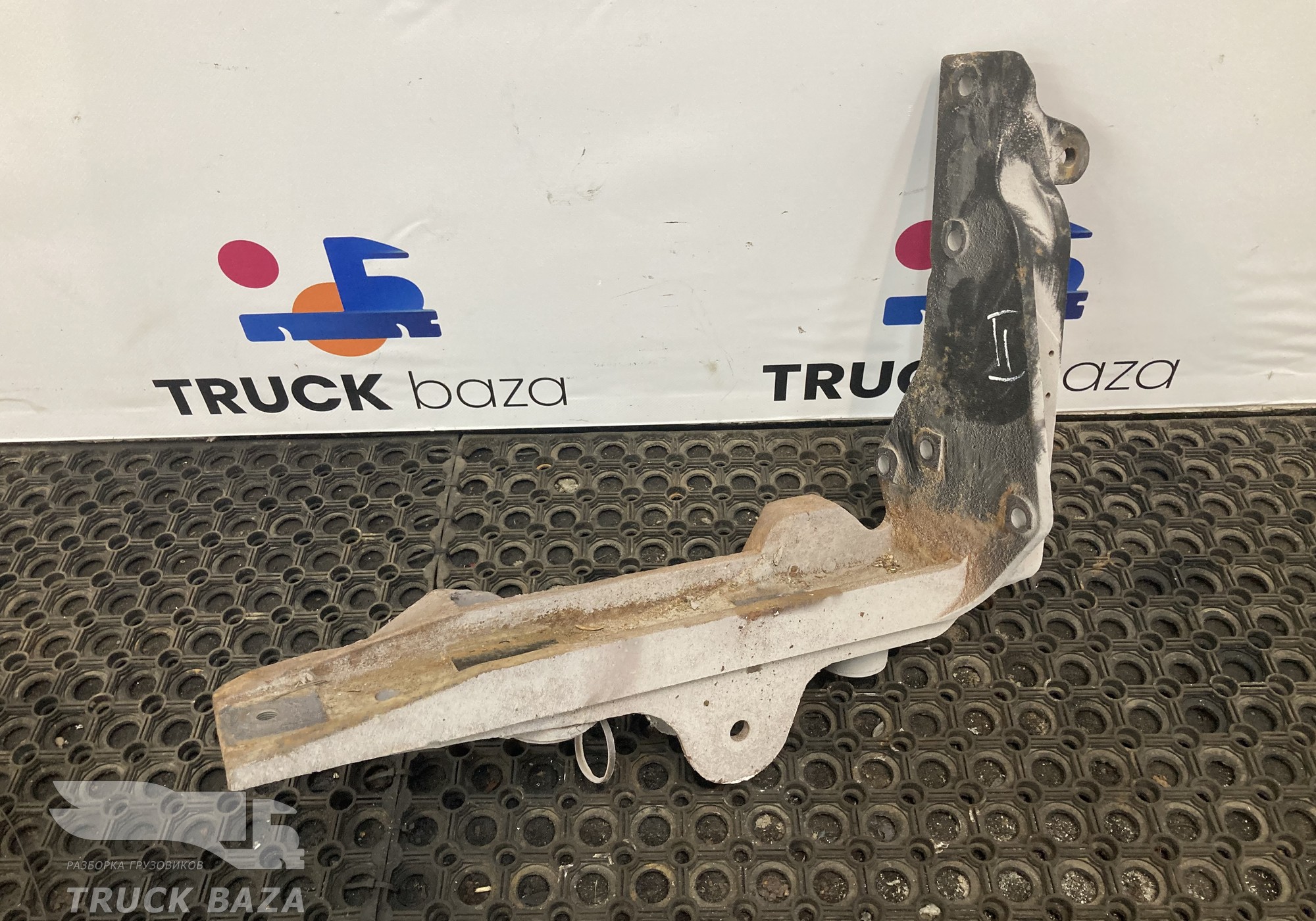 9408914820 Кронштейн торсиона кабины левый