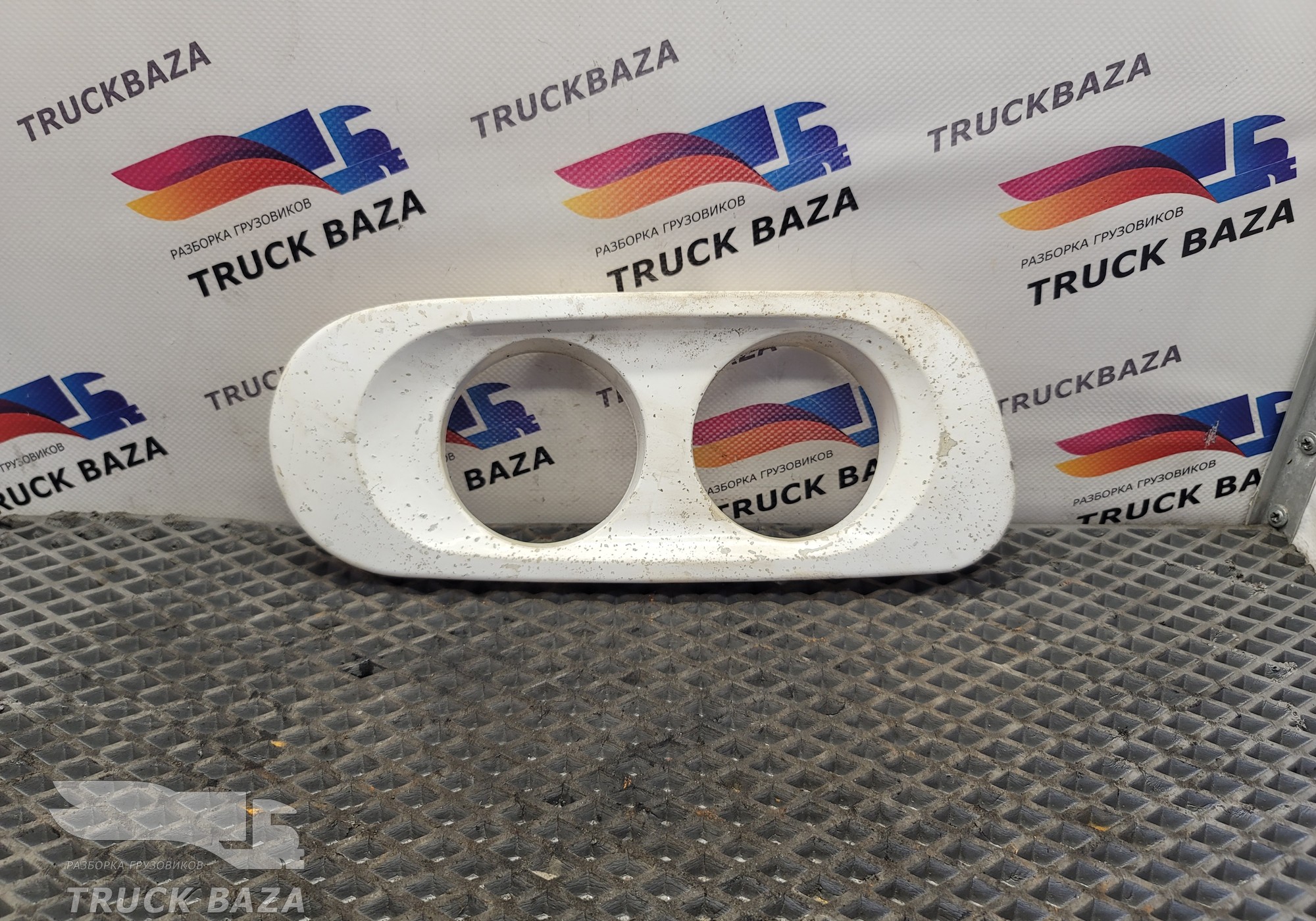1649364 Облицовка ПТФ правая для Daf LF