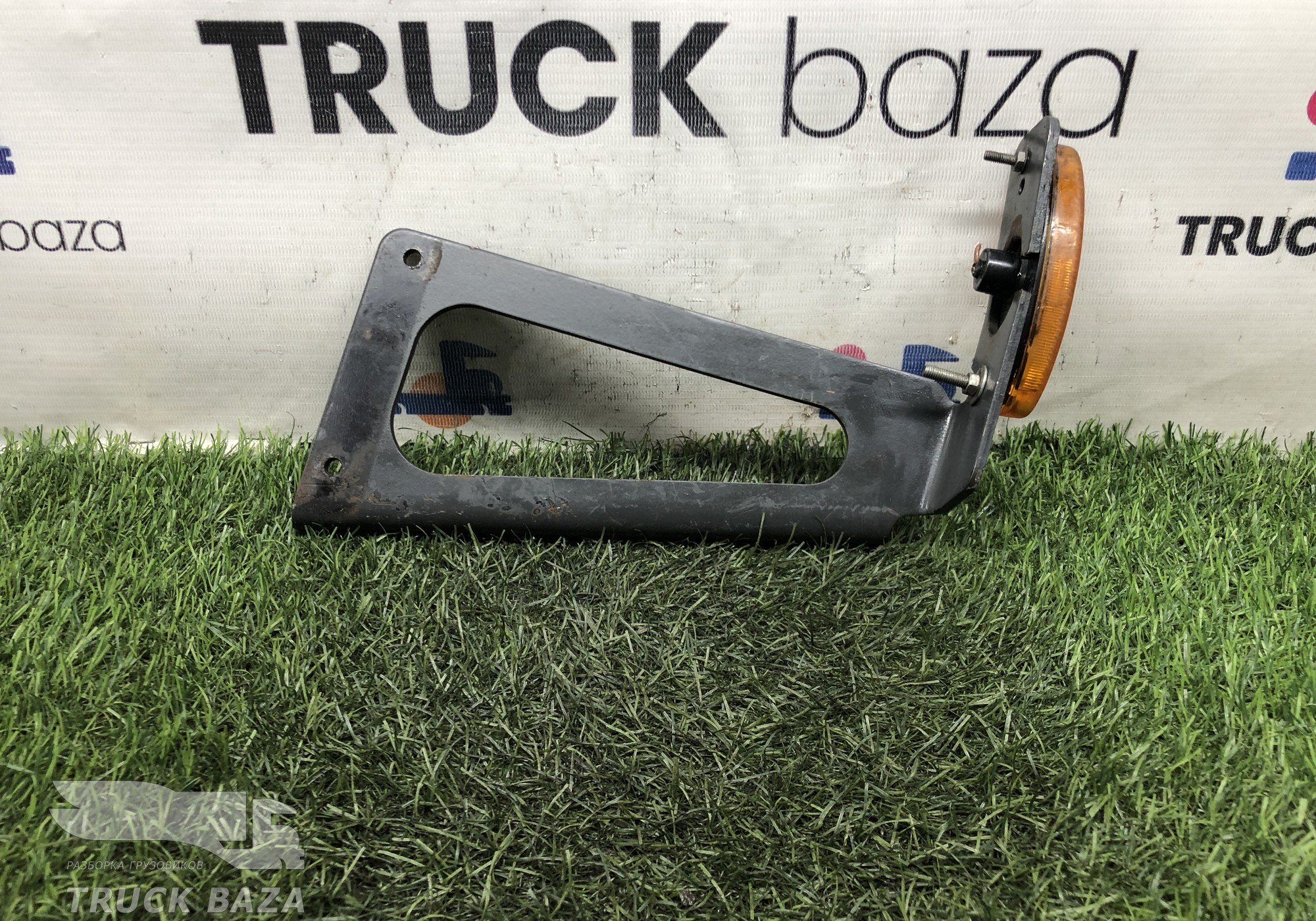 9345240240 Кронштейн габаритного фонаря левый