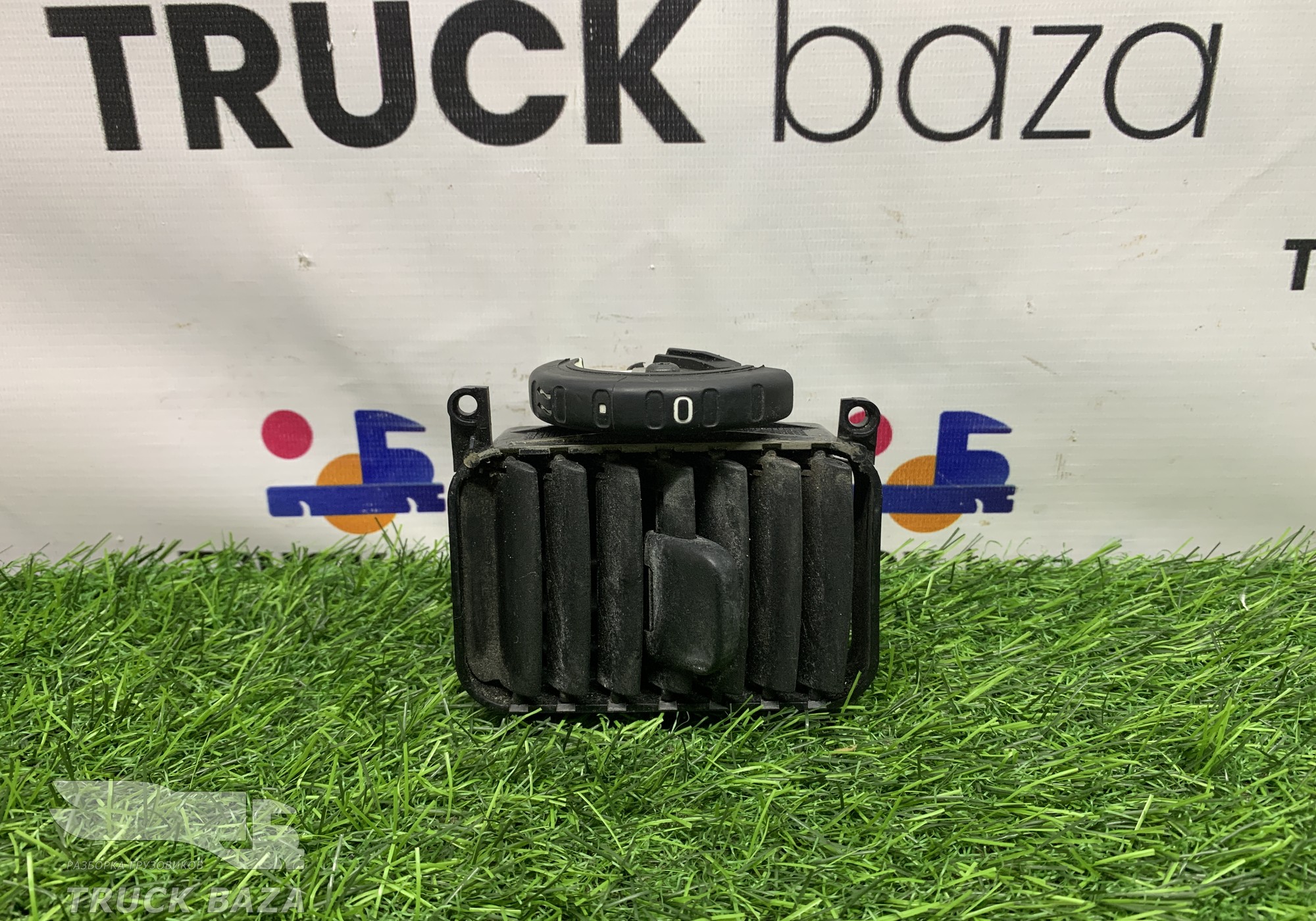 1440718 Дефлектор воздушный