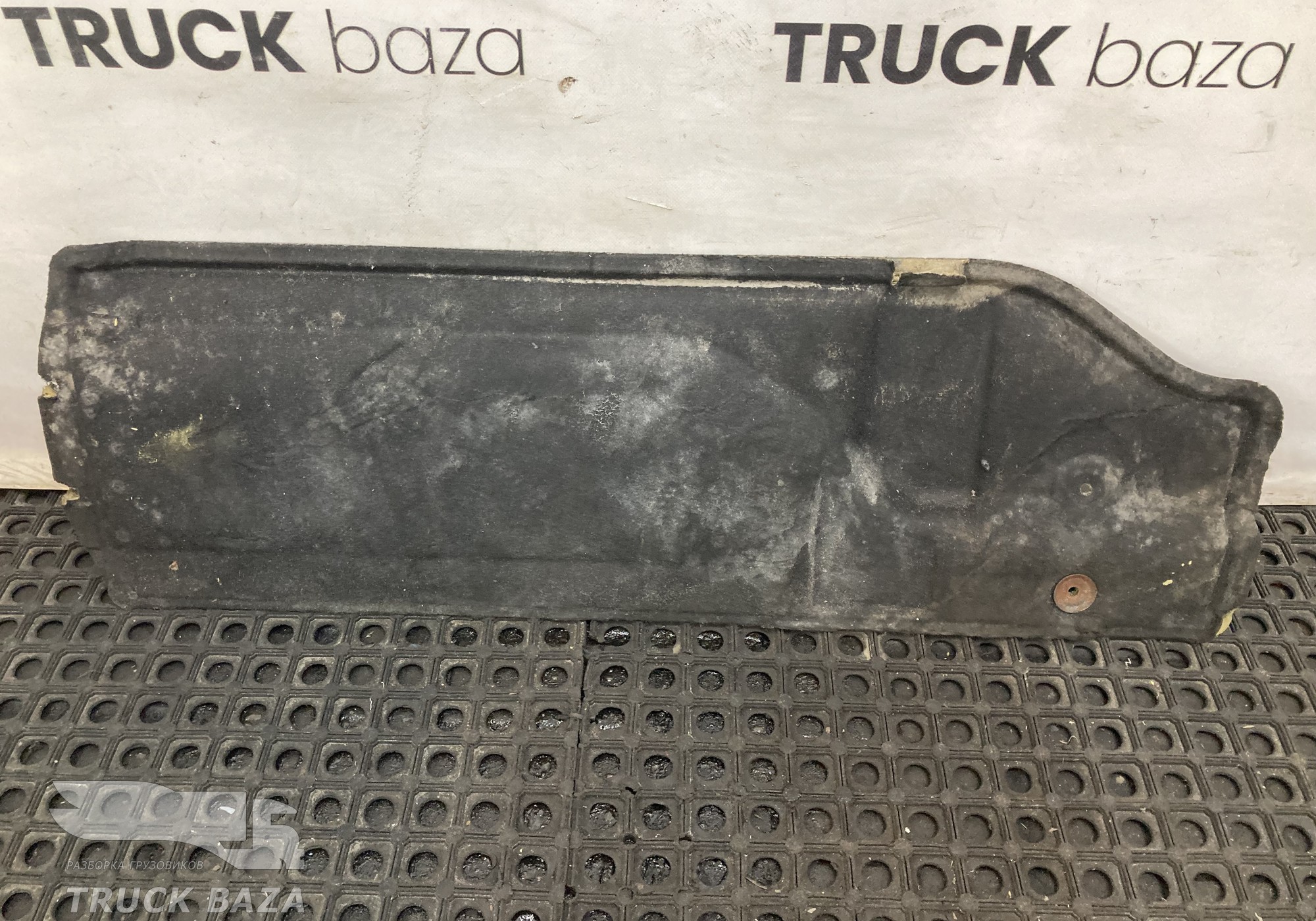 81192200957 Шумоизоляция двигателя левая