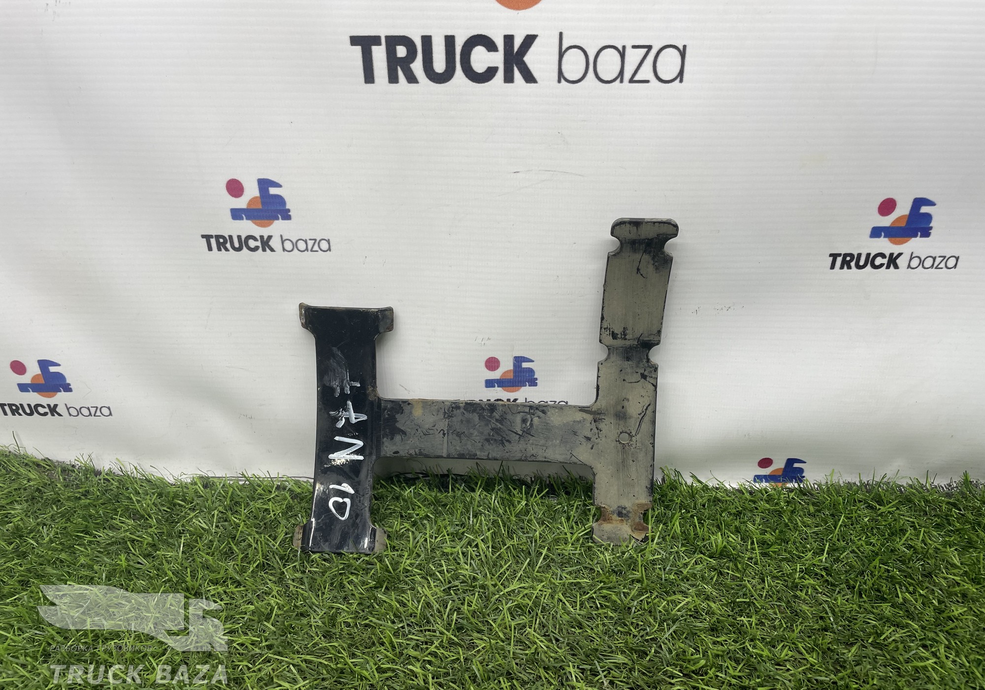 81517150076 Кронштейн тормозных трубок