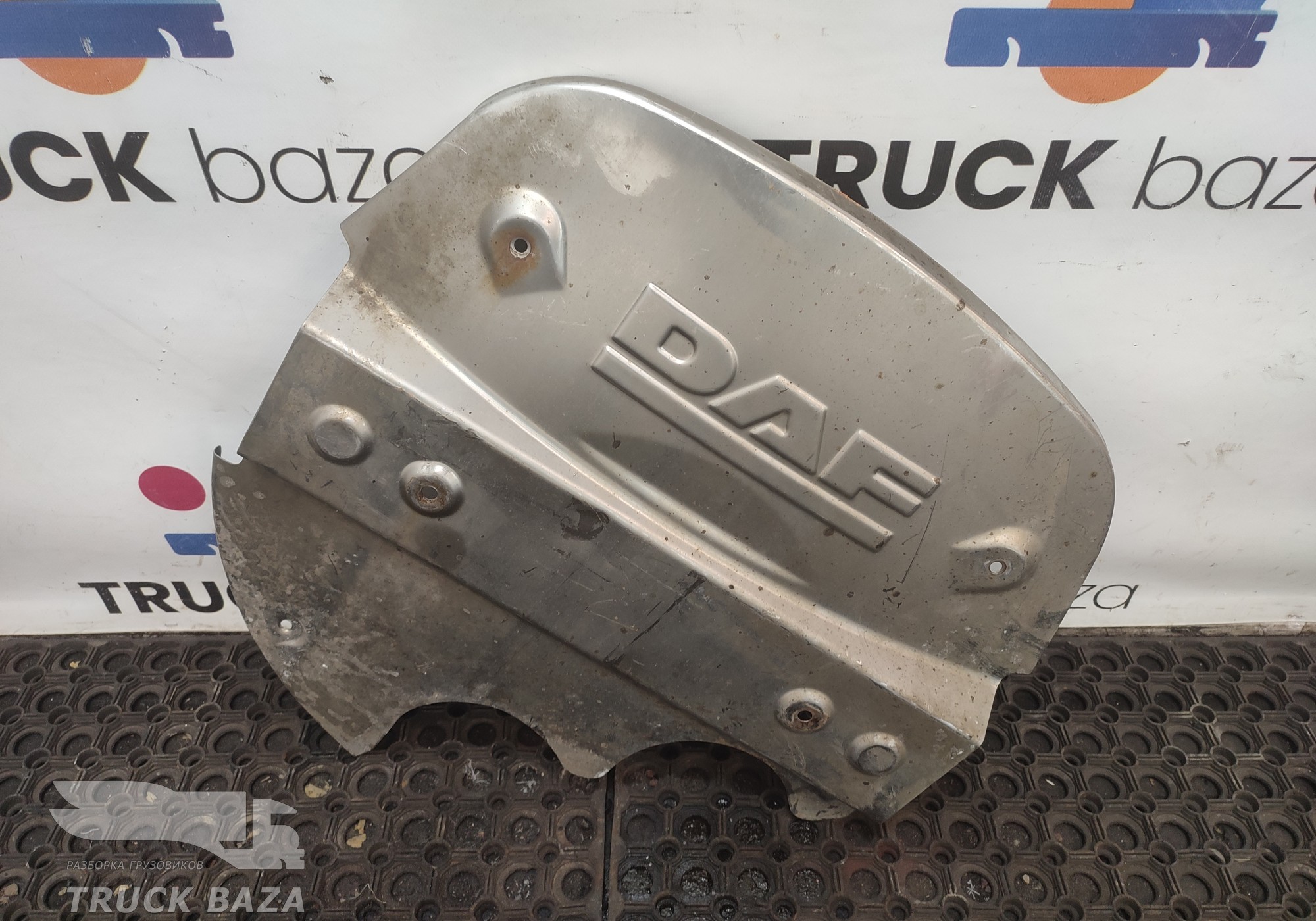 1670957 Накладка глушителя задняя