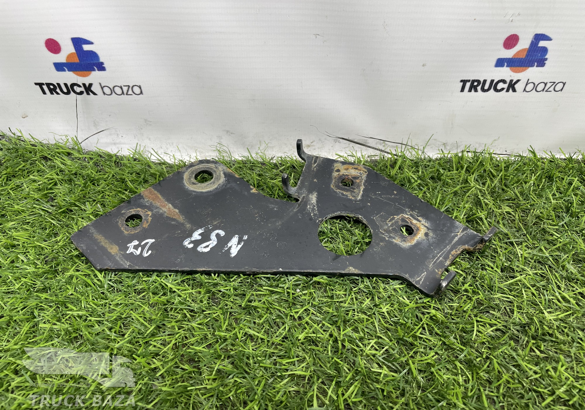 81619410315 Кронштейн трубок отопителя