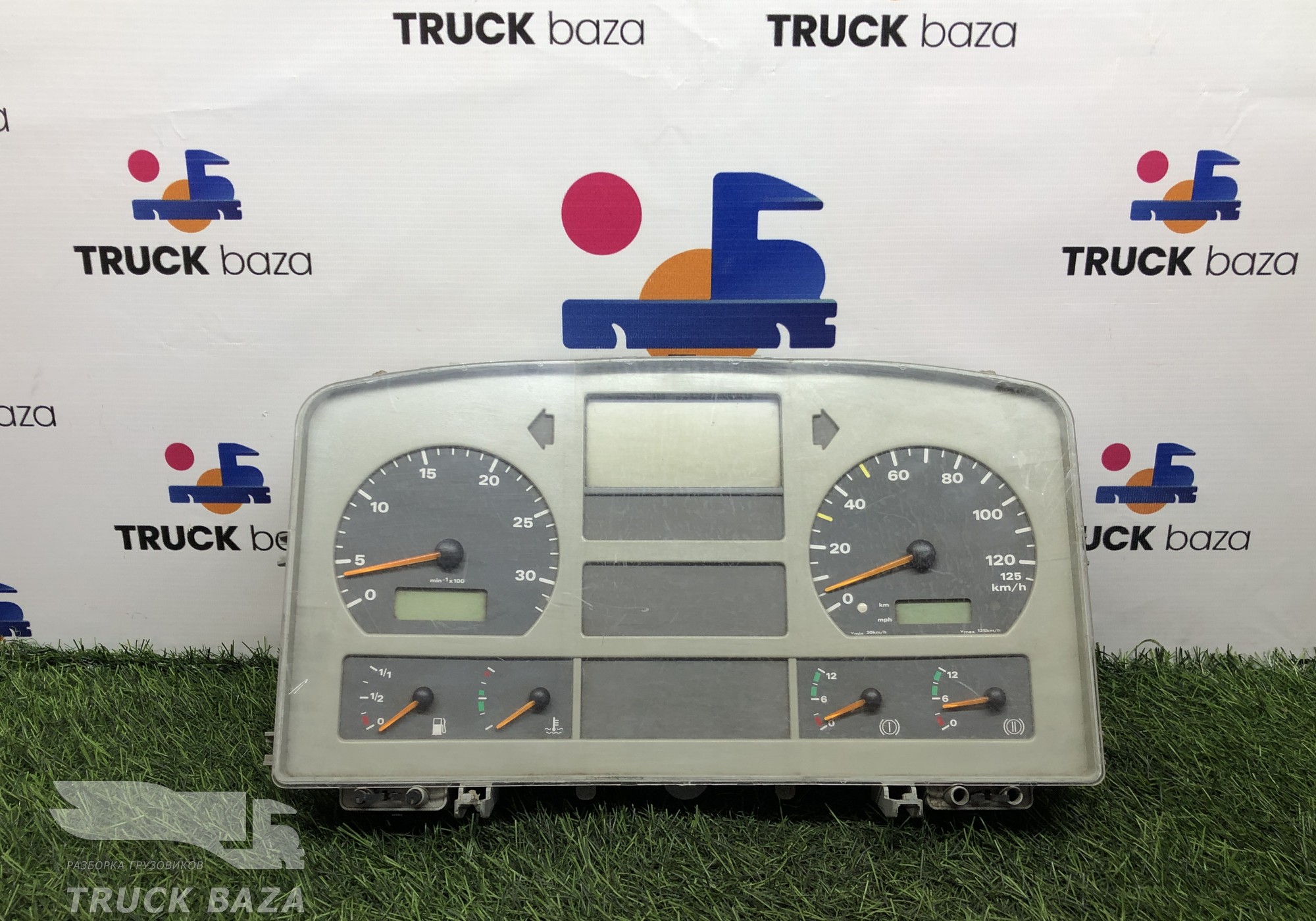 81272026125 Панель приборов для Man