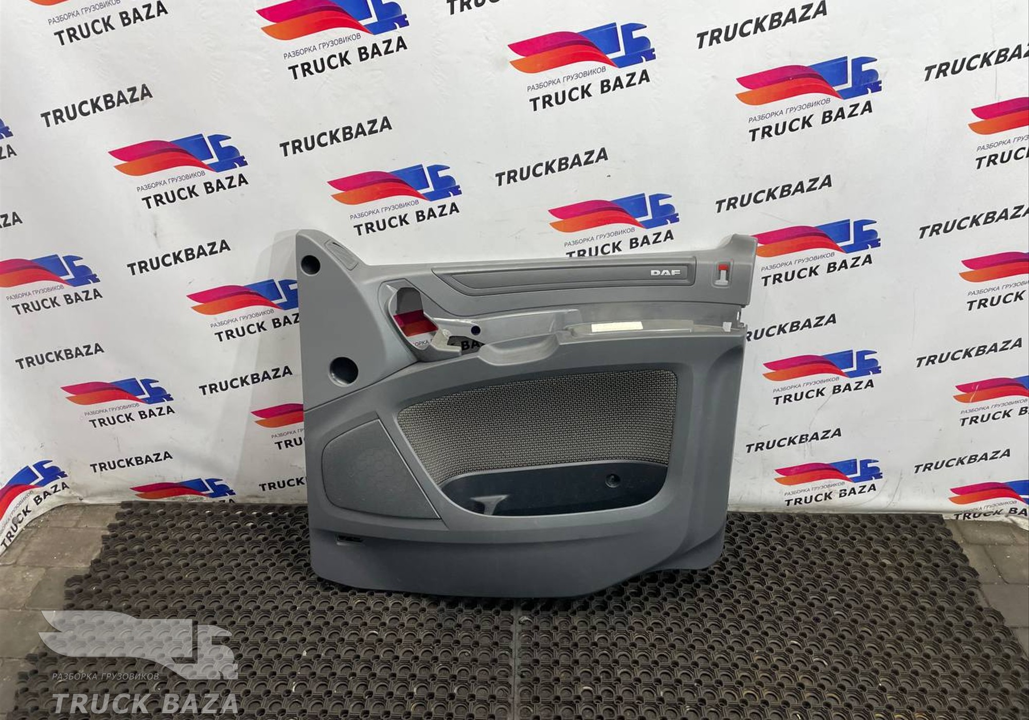 1845273 Обшивка двери правой для Daf XF106 (с 2012)