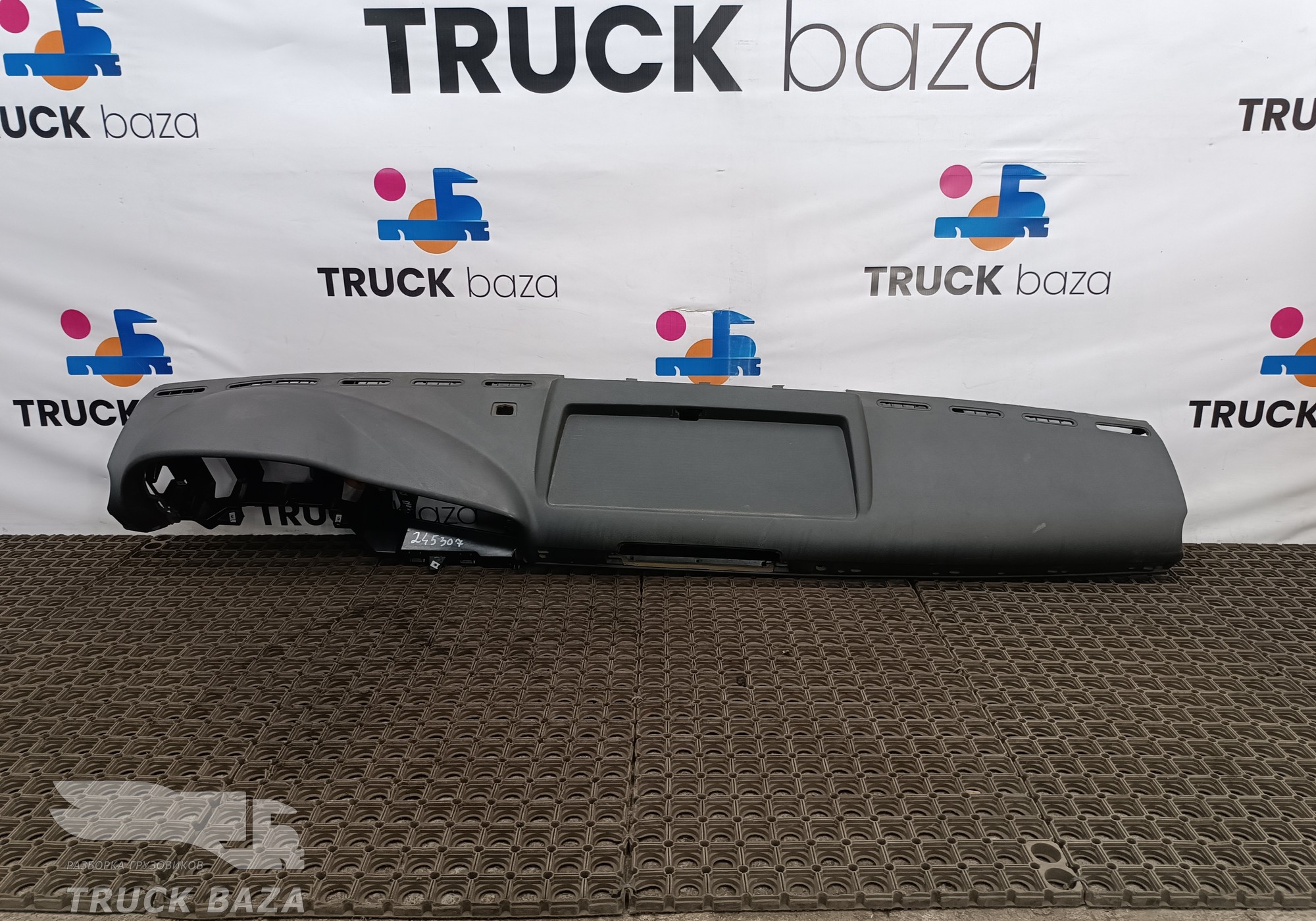 81617016361 Передняя панель салона