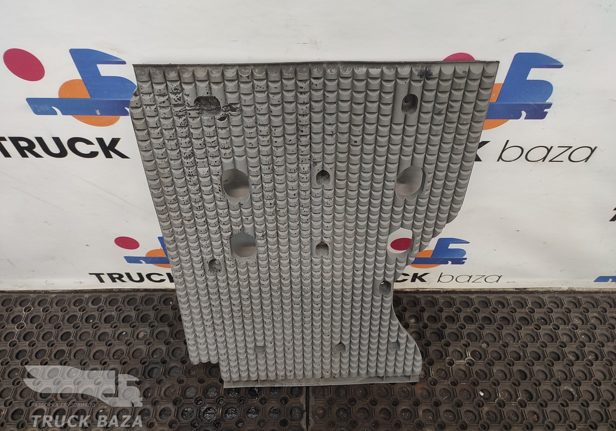 9438811005 Брызговик передний левый для Mercedes-Benz Actros MP2 (с 2002 по 2008)