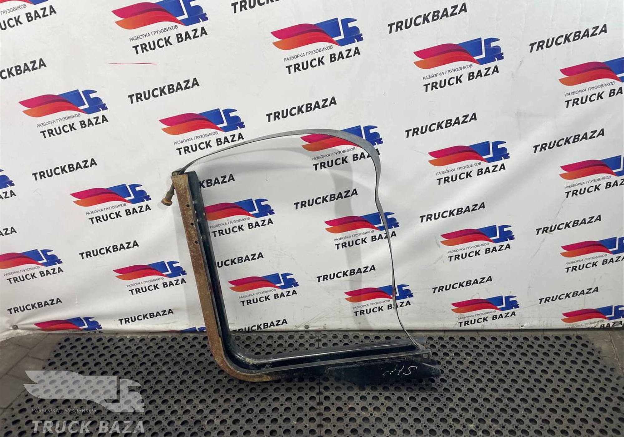 DZ91189551468 Кронштейн топливного бака для Shacman X3000 (с 2014)