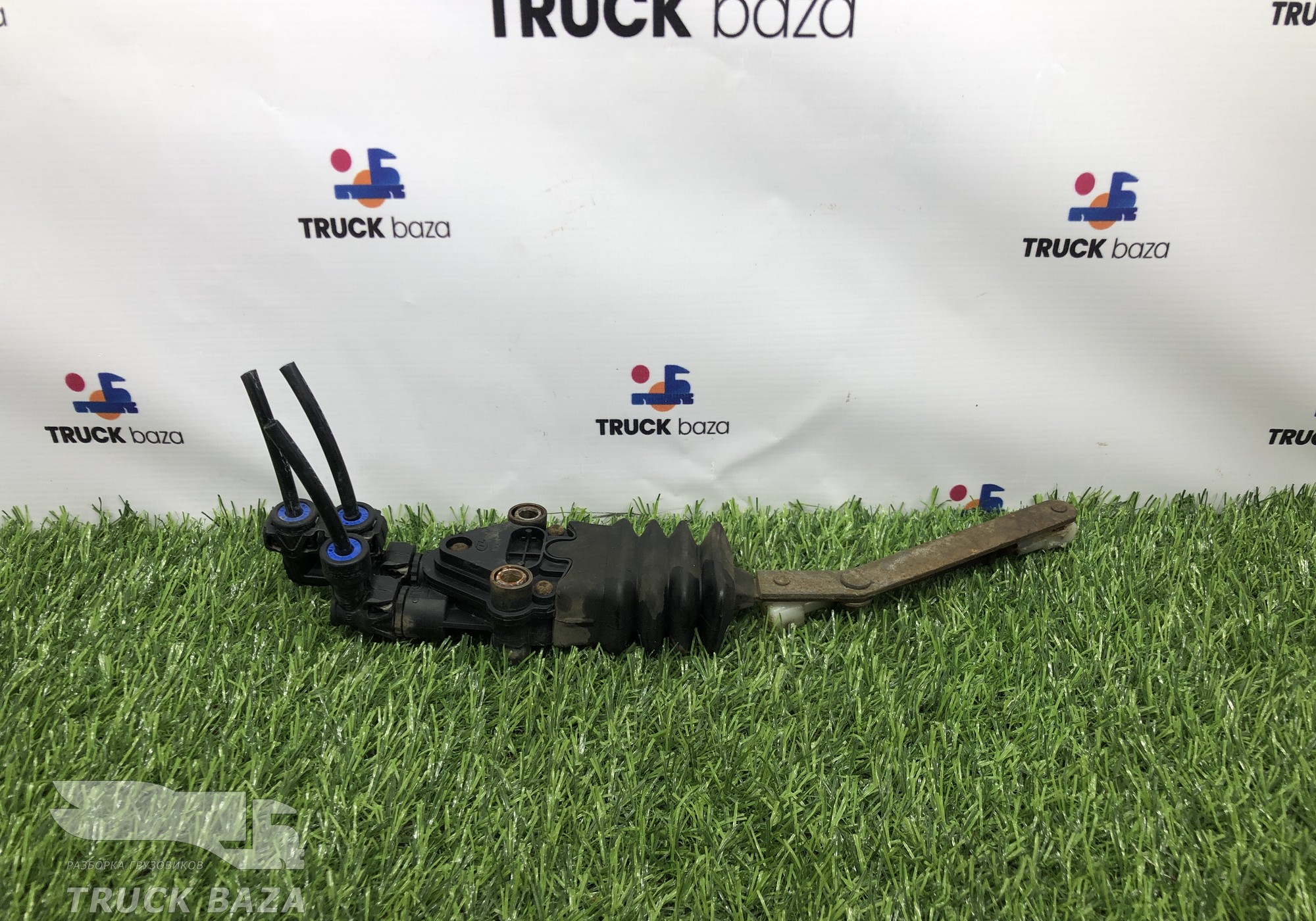 2756140 Кран уровня пола кабины