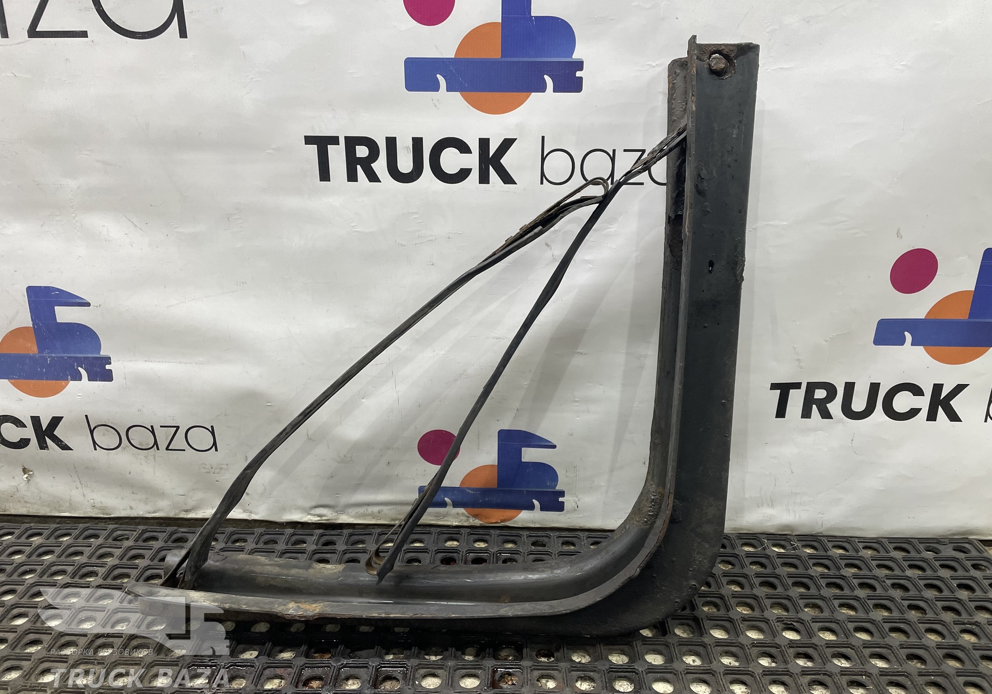 2026960 Кронштейн крепления топливного бака