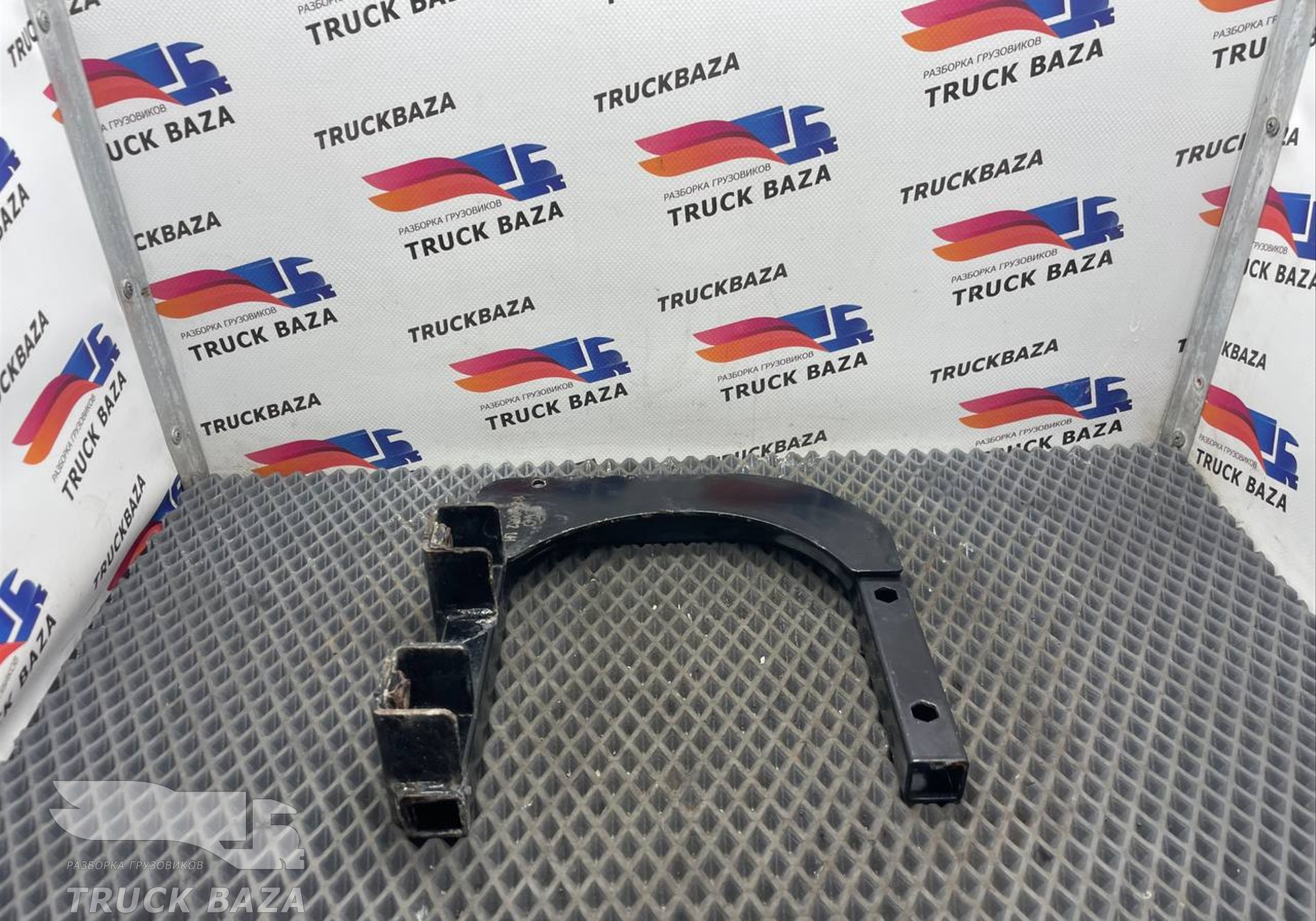 82158062 Кронштейн крыла переднего левого для Volvo FH 4 (с 2012)