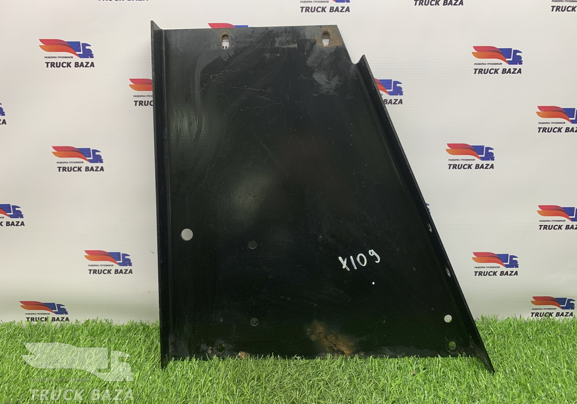 1744188 Кронштейн корпуса подножки правый