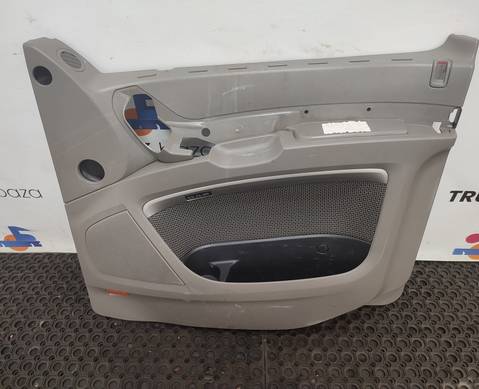 1679386 Обшивка двери правой для Daf