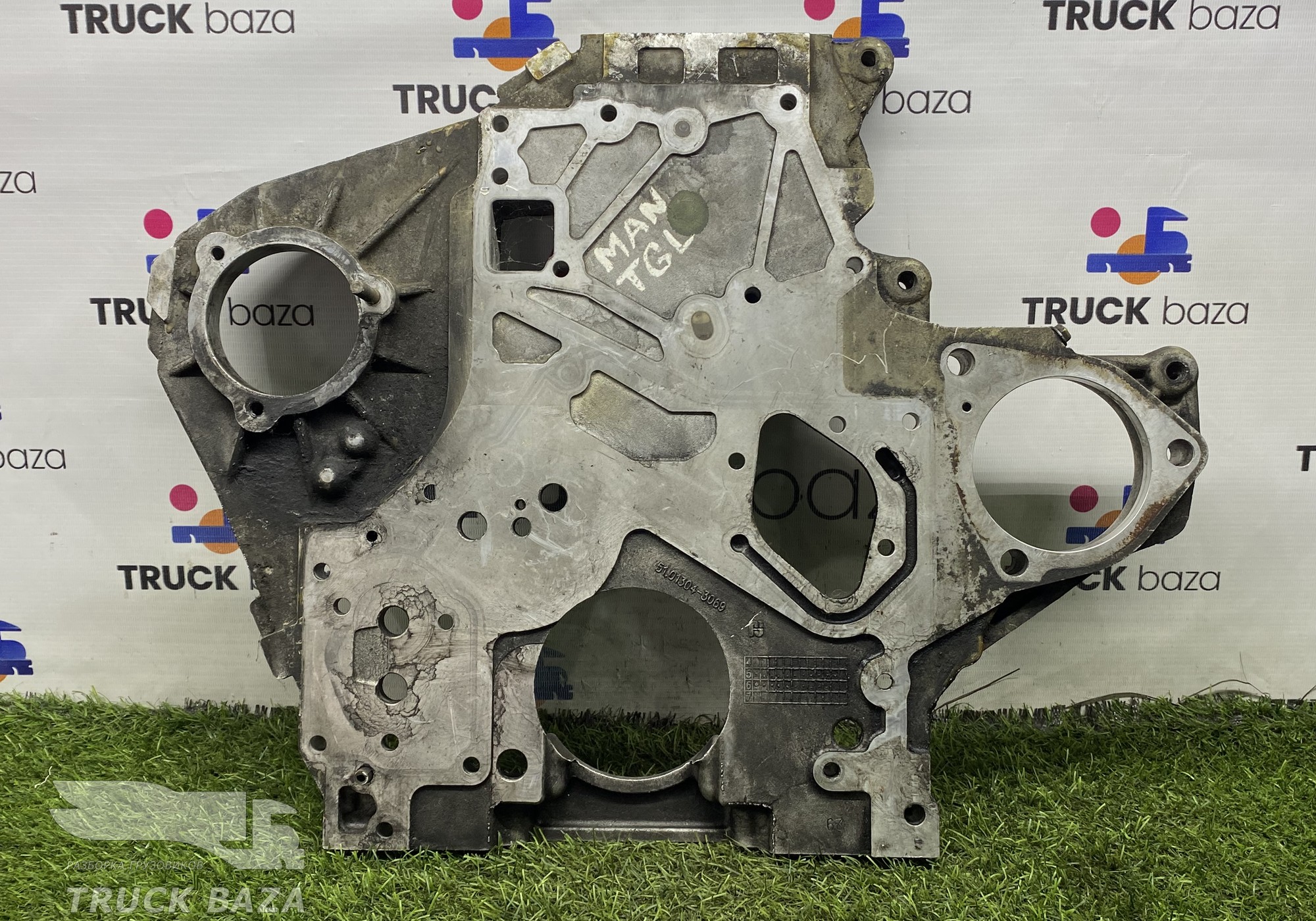 51013043069 Передняя крышка двигателя