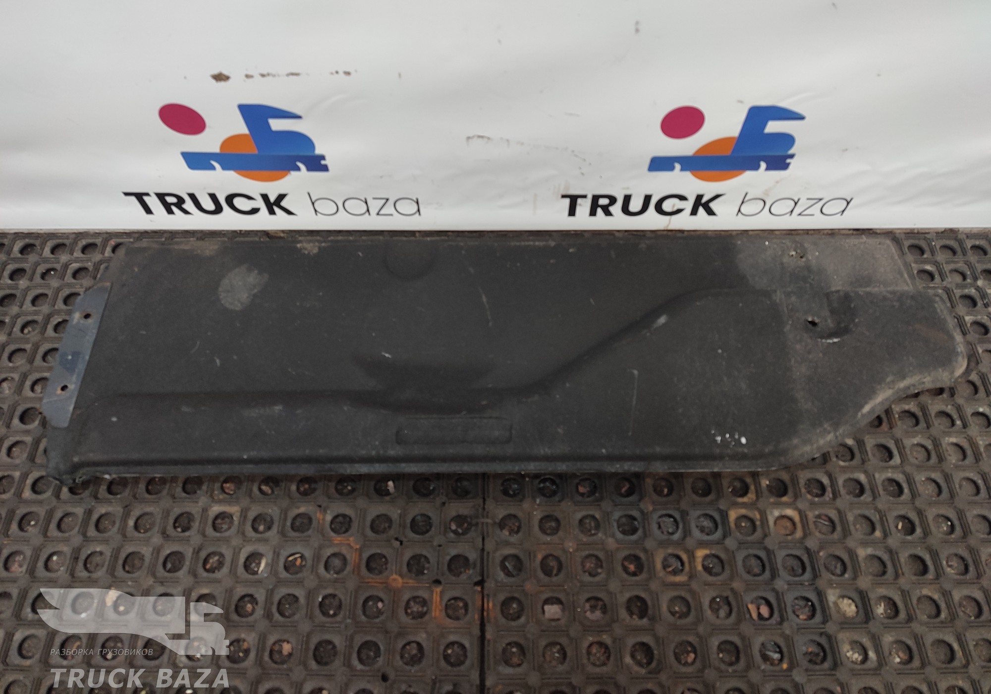 81192200957 Шумоизоляция двигателя левая