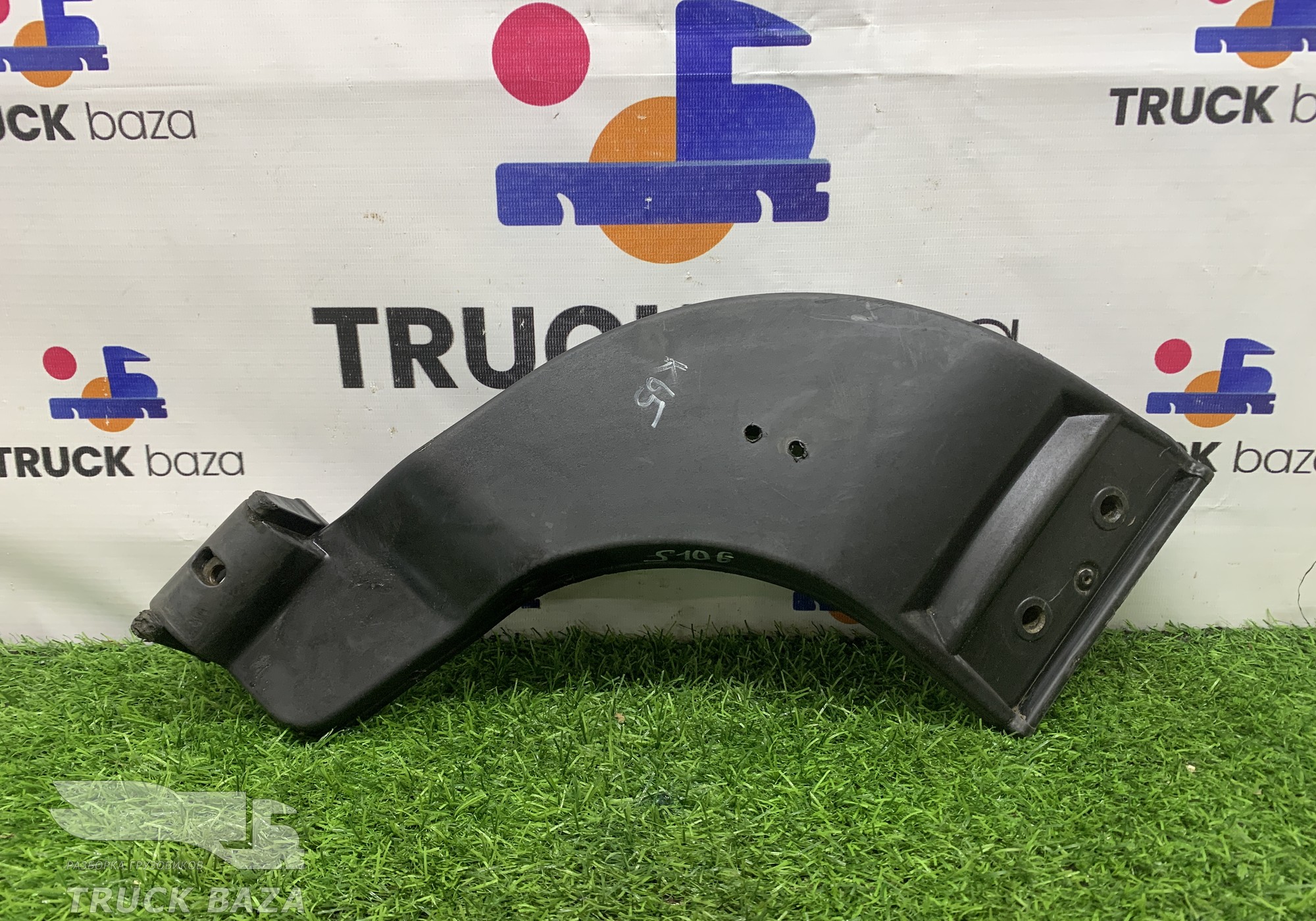 Кронштейн верхнего спойлера левый для КАМАЗ 5490 (с 2013)