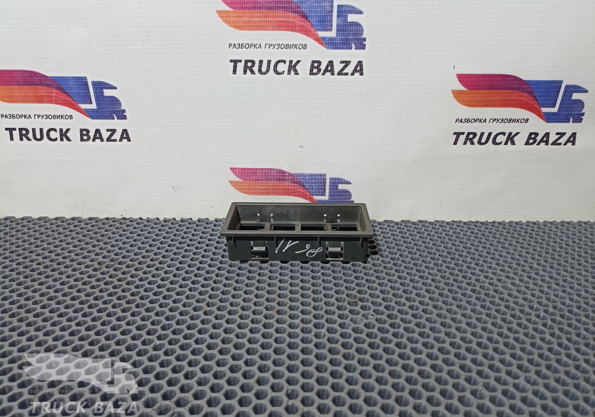 98472410 Рамка кнопок для Iveco EuroTech