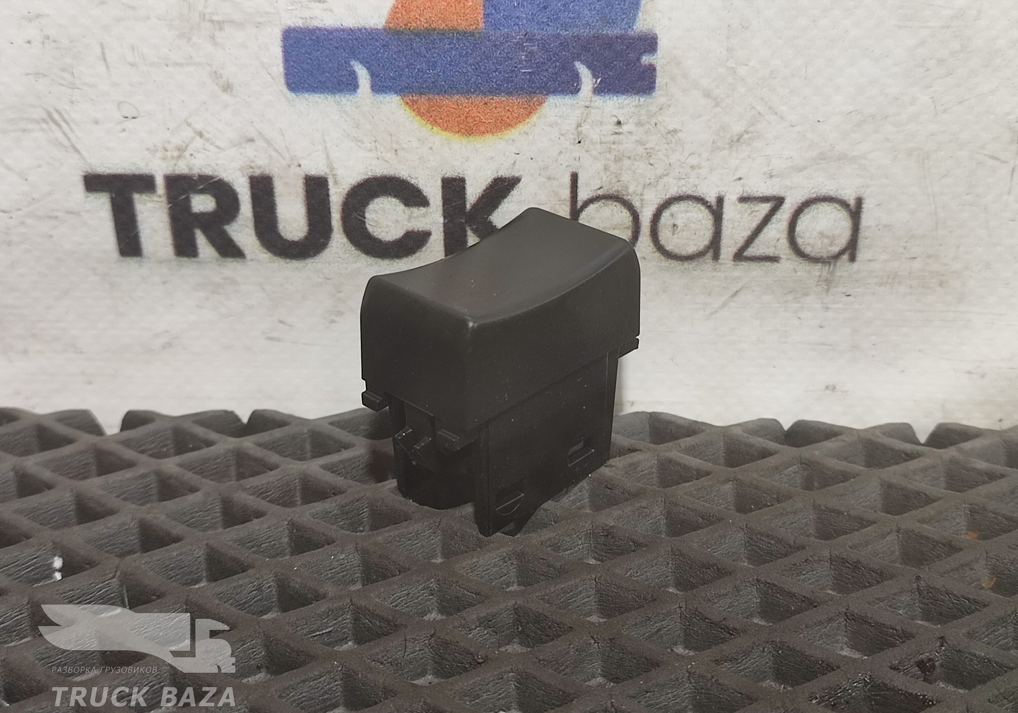 82303552 Заглушка кнопки для Volvo FH 4 (с 2012)