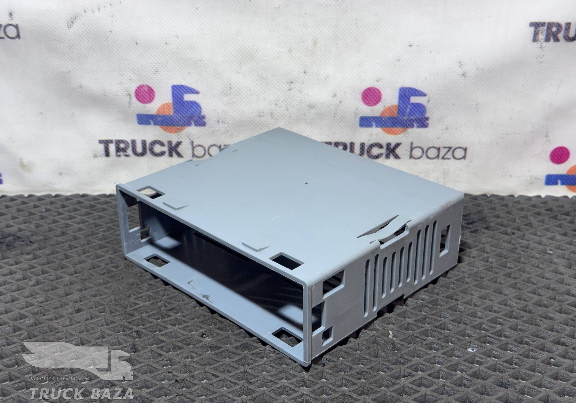 9438400124 Рамка магнитолы