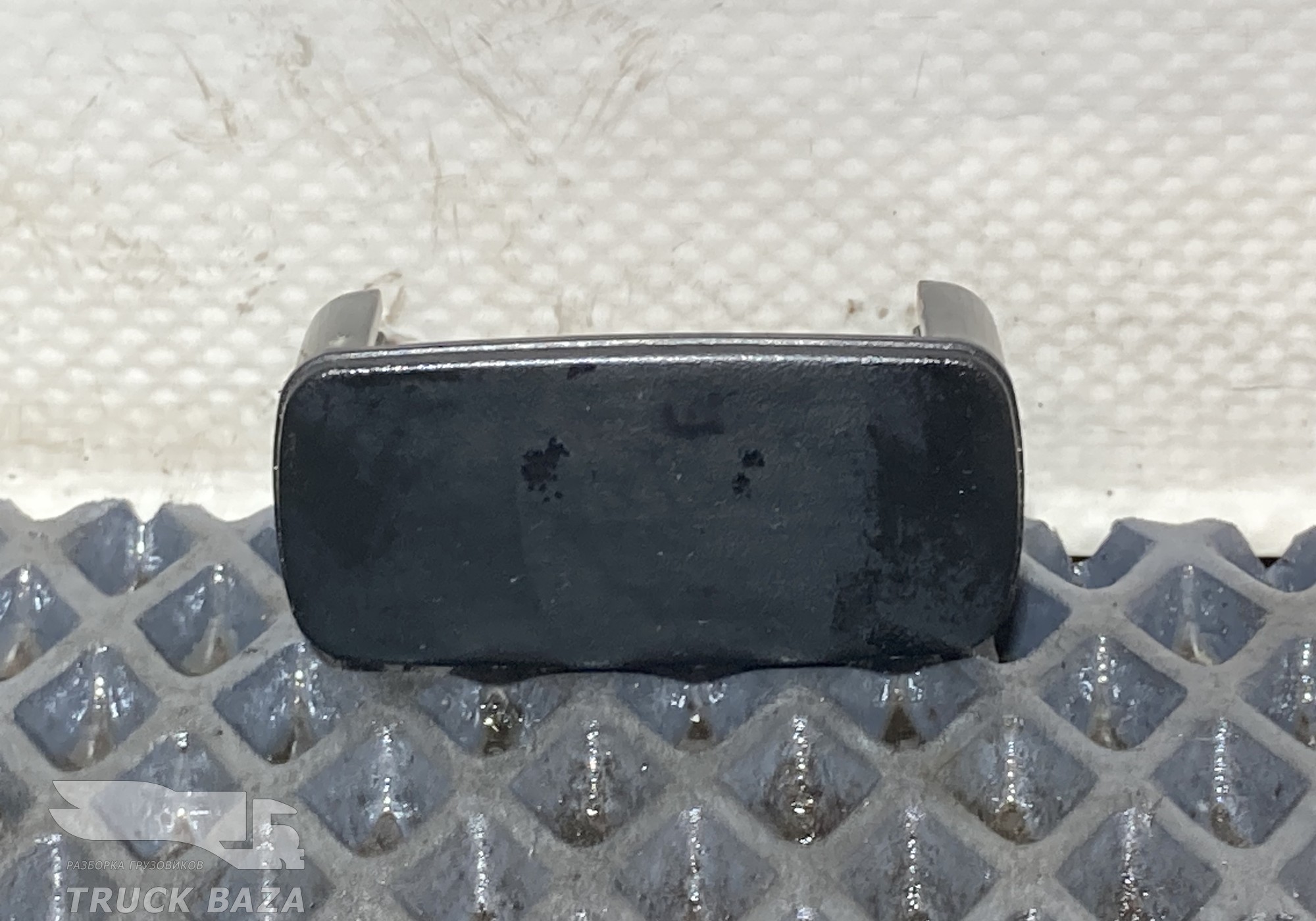 1448133 Заглушка кнопки