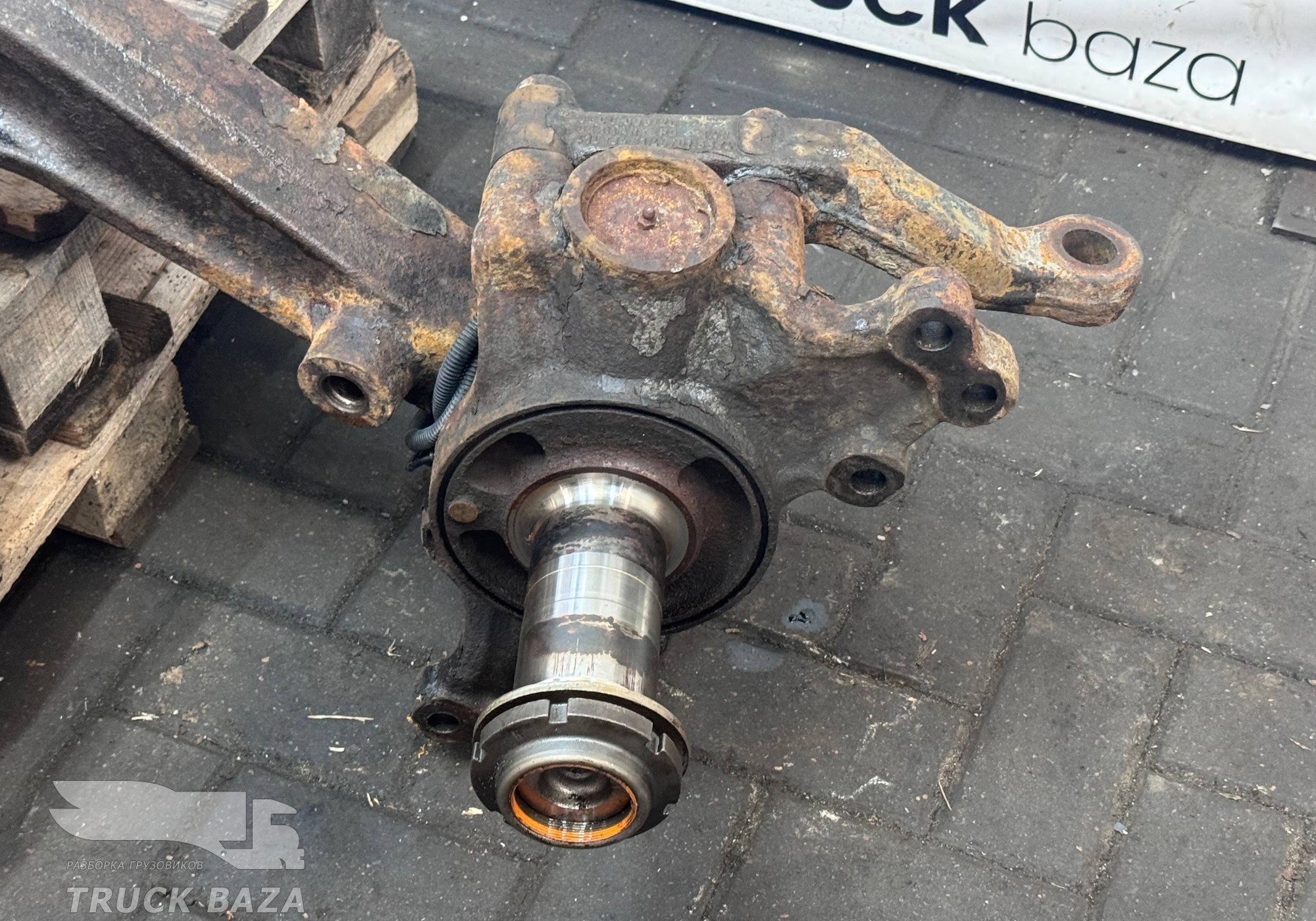 81442016303 Кулак поворотный левый