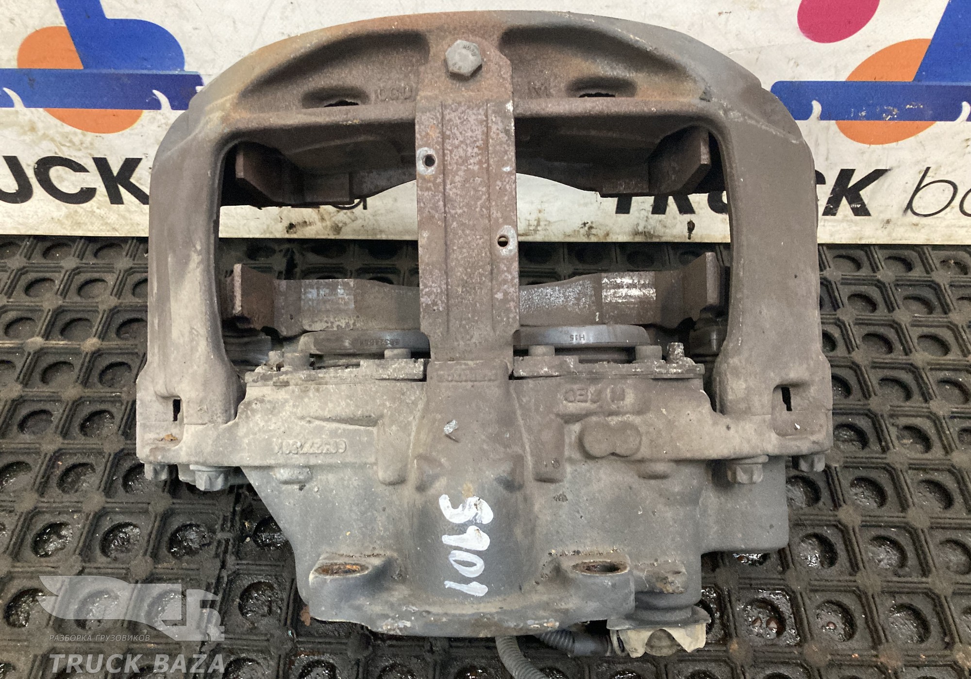 2541985 Суппорт правый RH