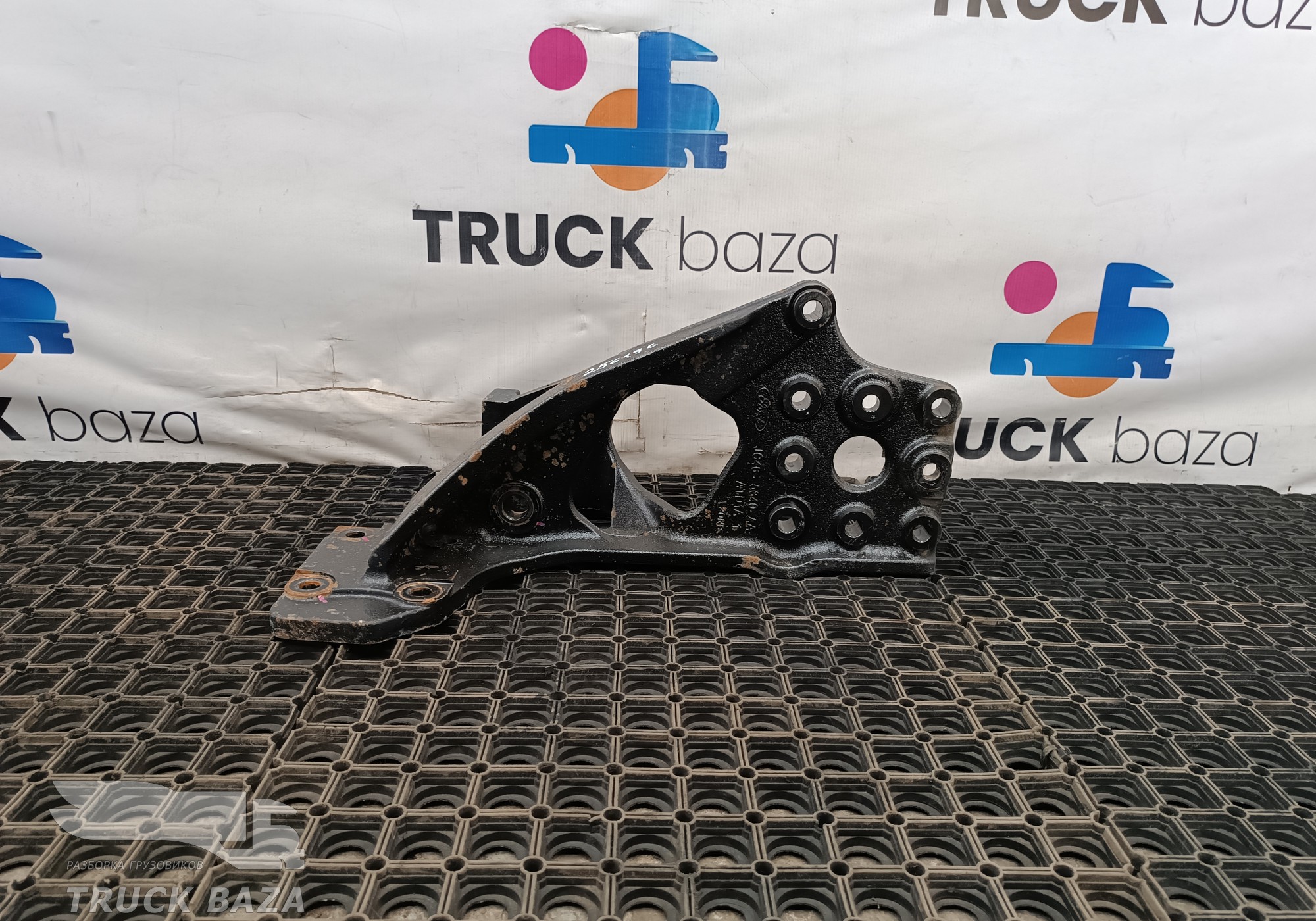 JC465340AA Кронштейн передней рессоры правый для Ford F-MAX (с 2018)