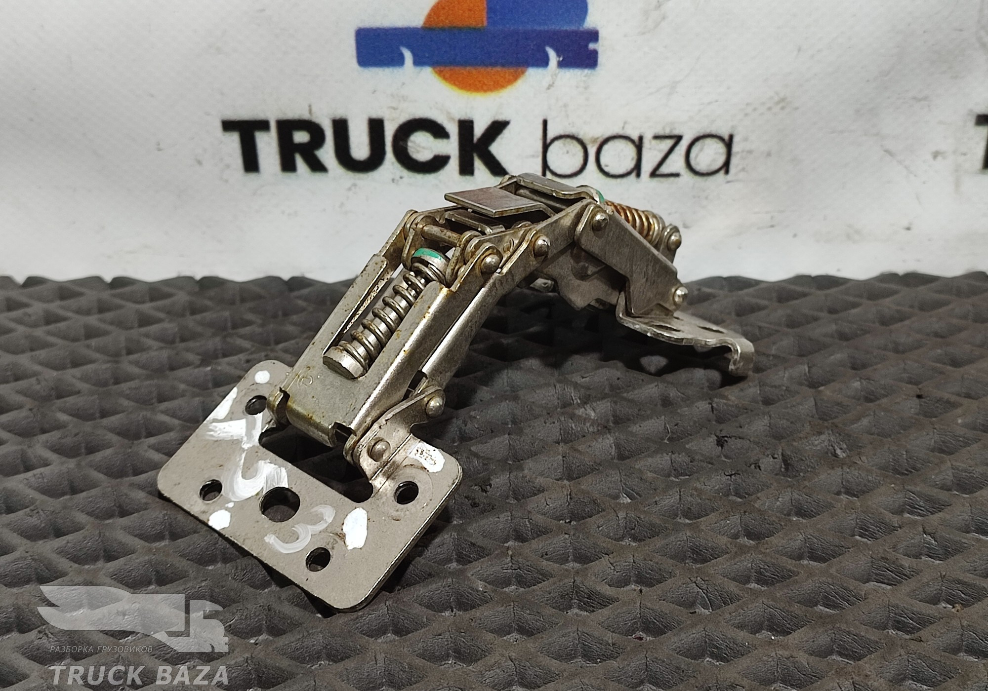 Петля крышки бардачка для Sinotruk Sitrak C7H