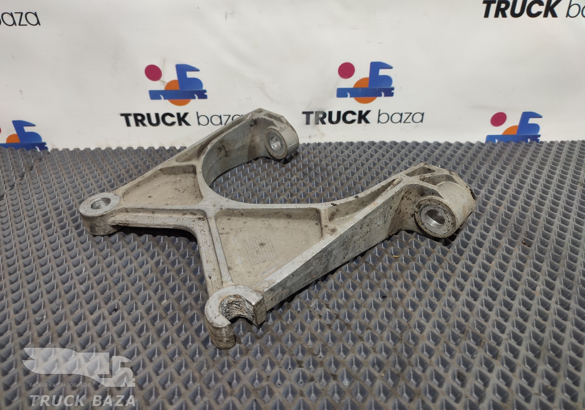 1545119 Кронштейн воздушного фильтра