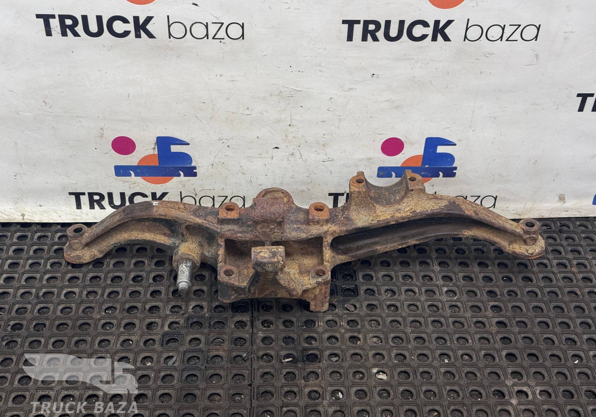 81436303189 Кронштейн пневморессоры правый для Man