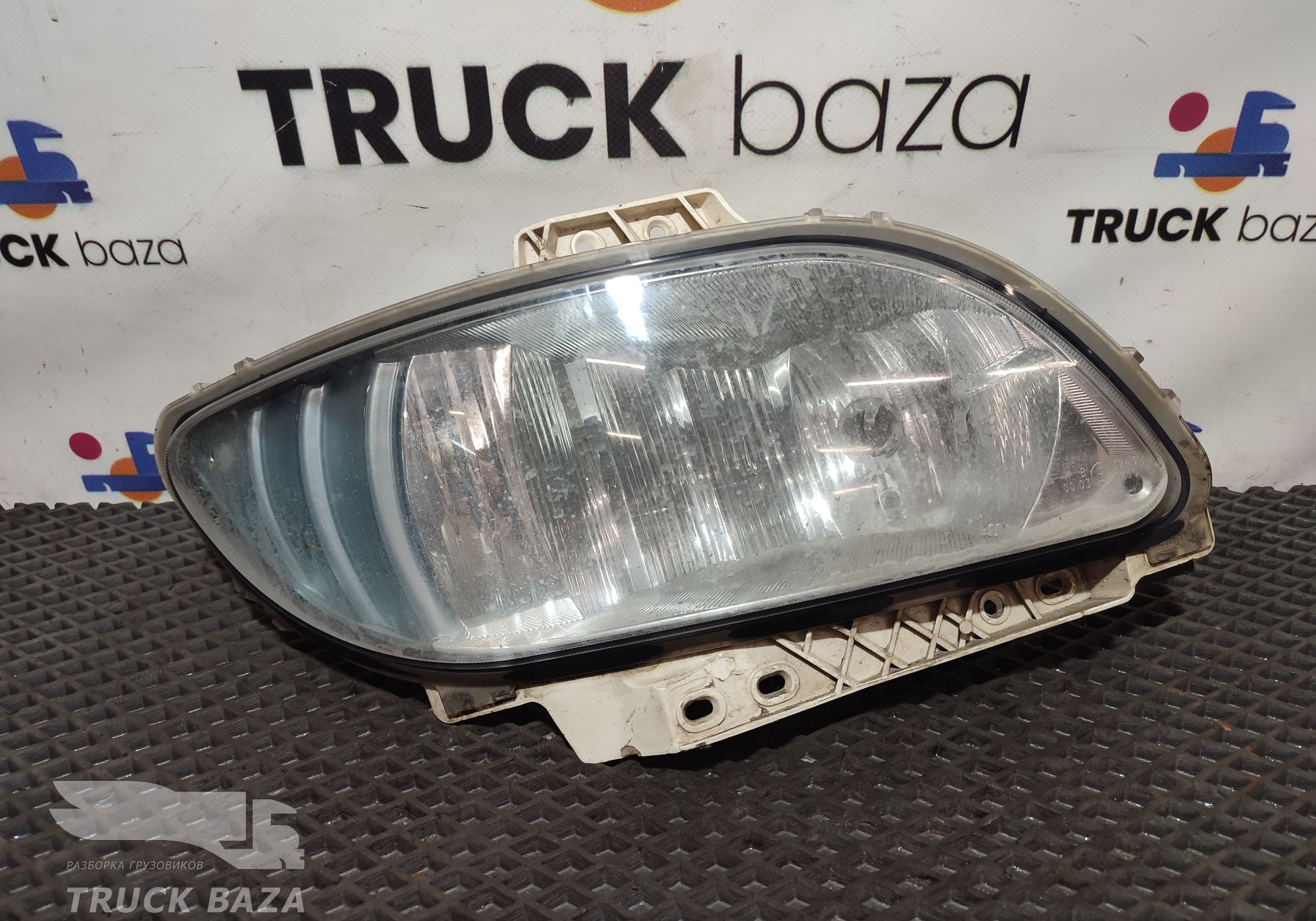 1835885 Фара противотуманная правая для Daf XF106 (с 2012)