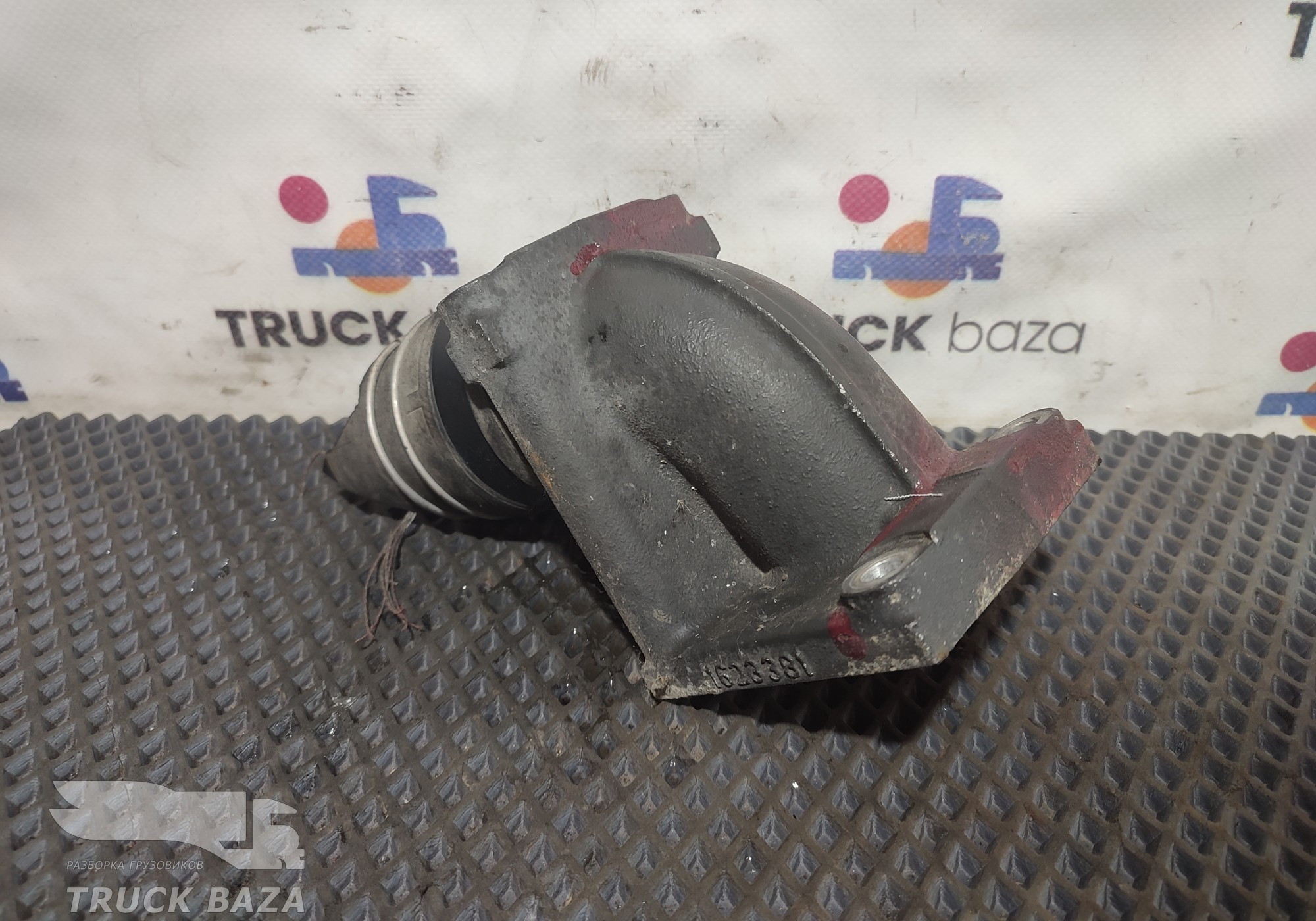 1623381 Фланец системы охлаждения