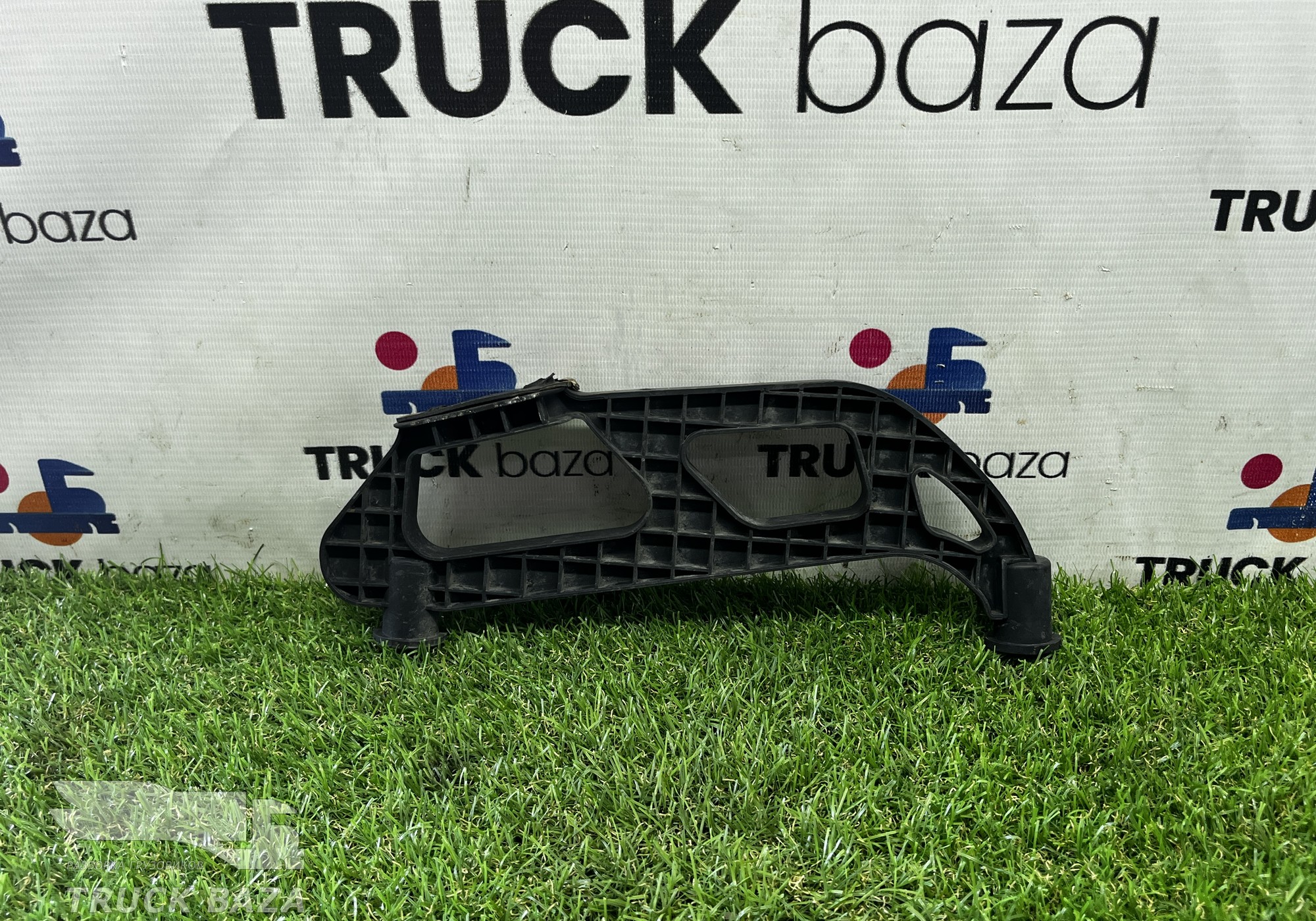 5801685571 Кронштейн солнцезащитного козырька для Iveco Stralis II Hi-Way (с 2012)