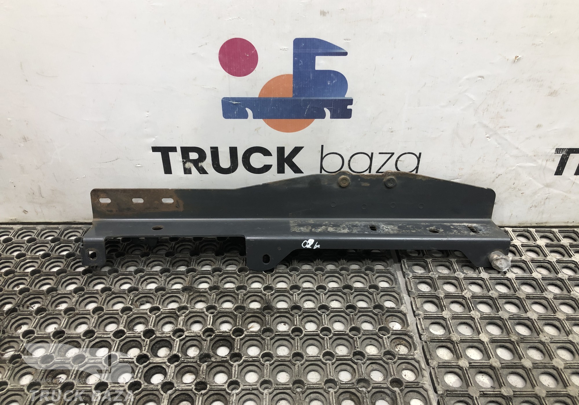 A9438803514 Кронштейн бампера правый