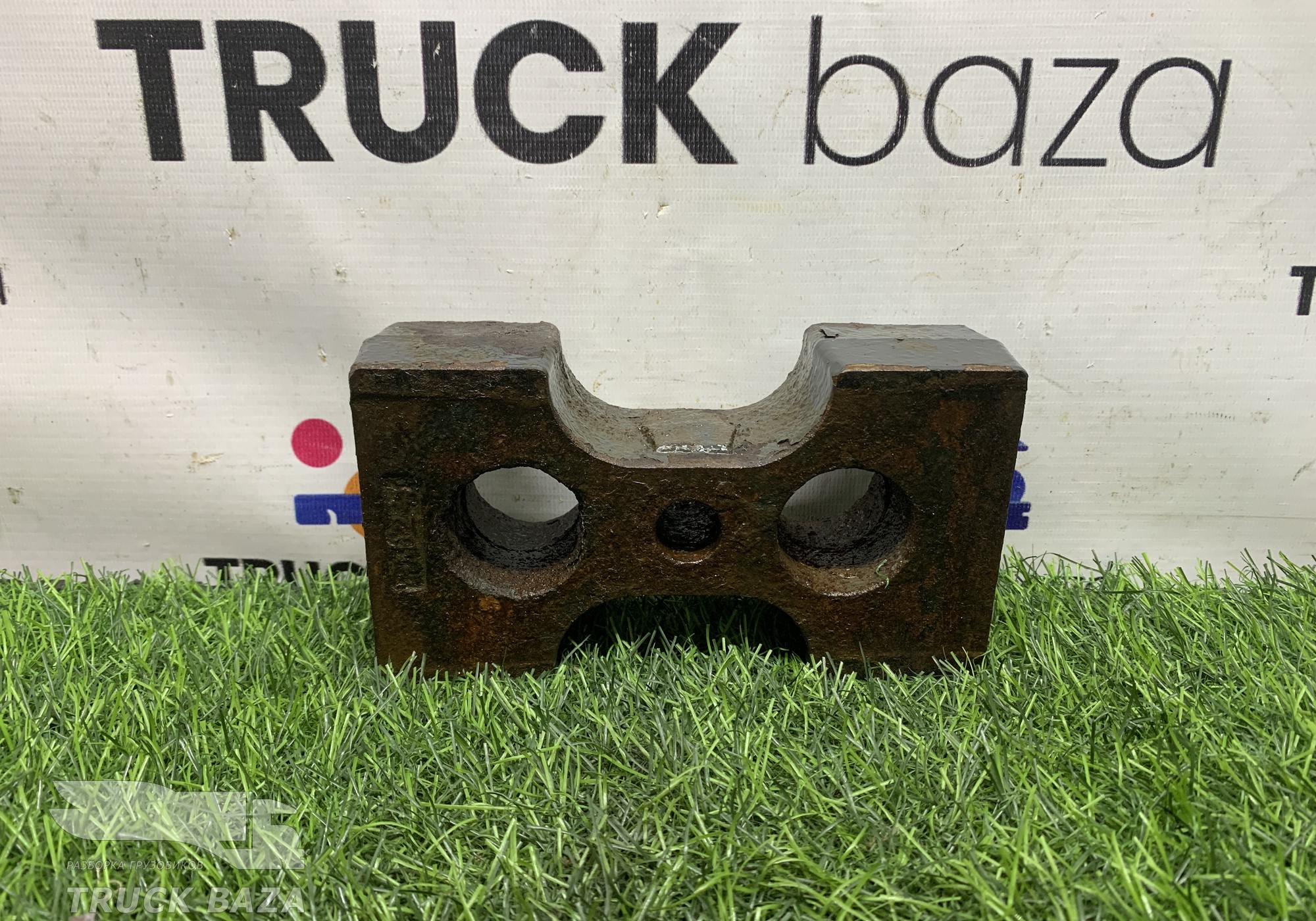 3987245 Проставка рессоры передней