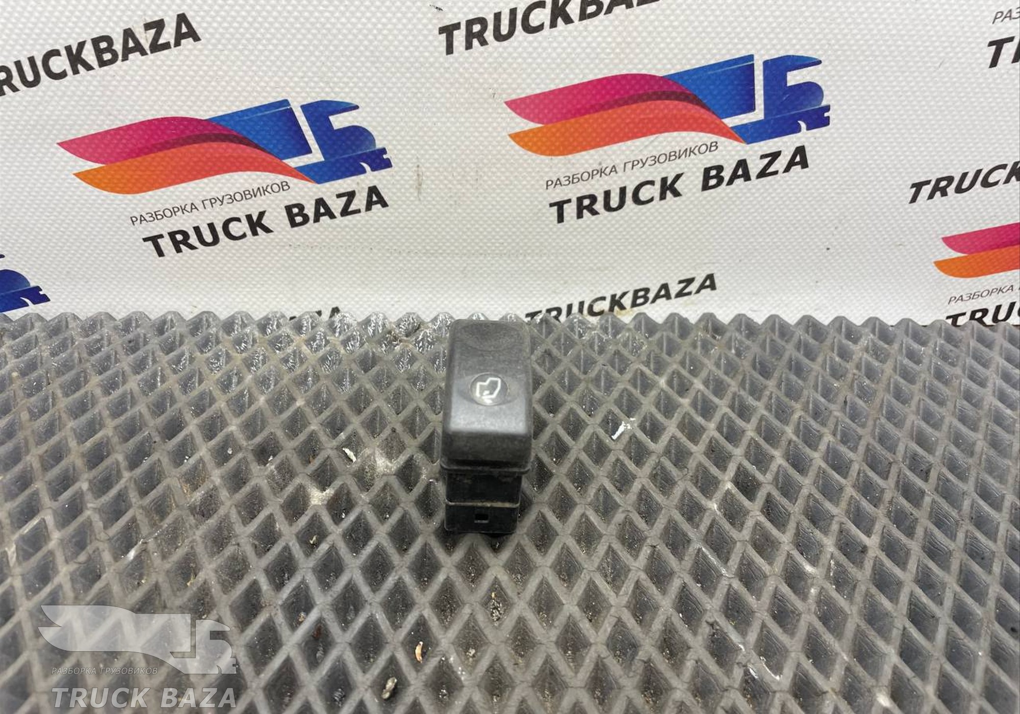 1435596 Кнопка люка для Daf XF105 (с 2005)