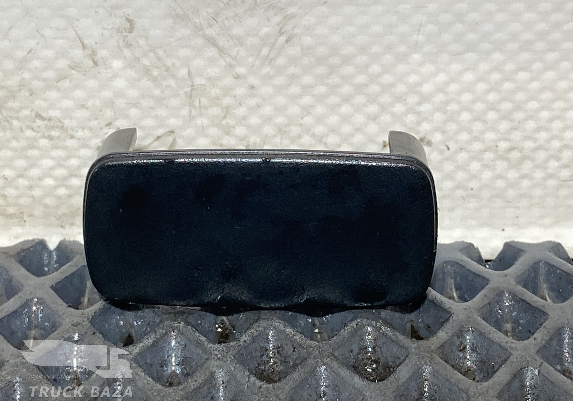 1448133 Заглушка кнопки