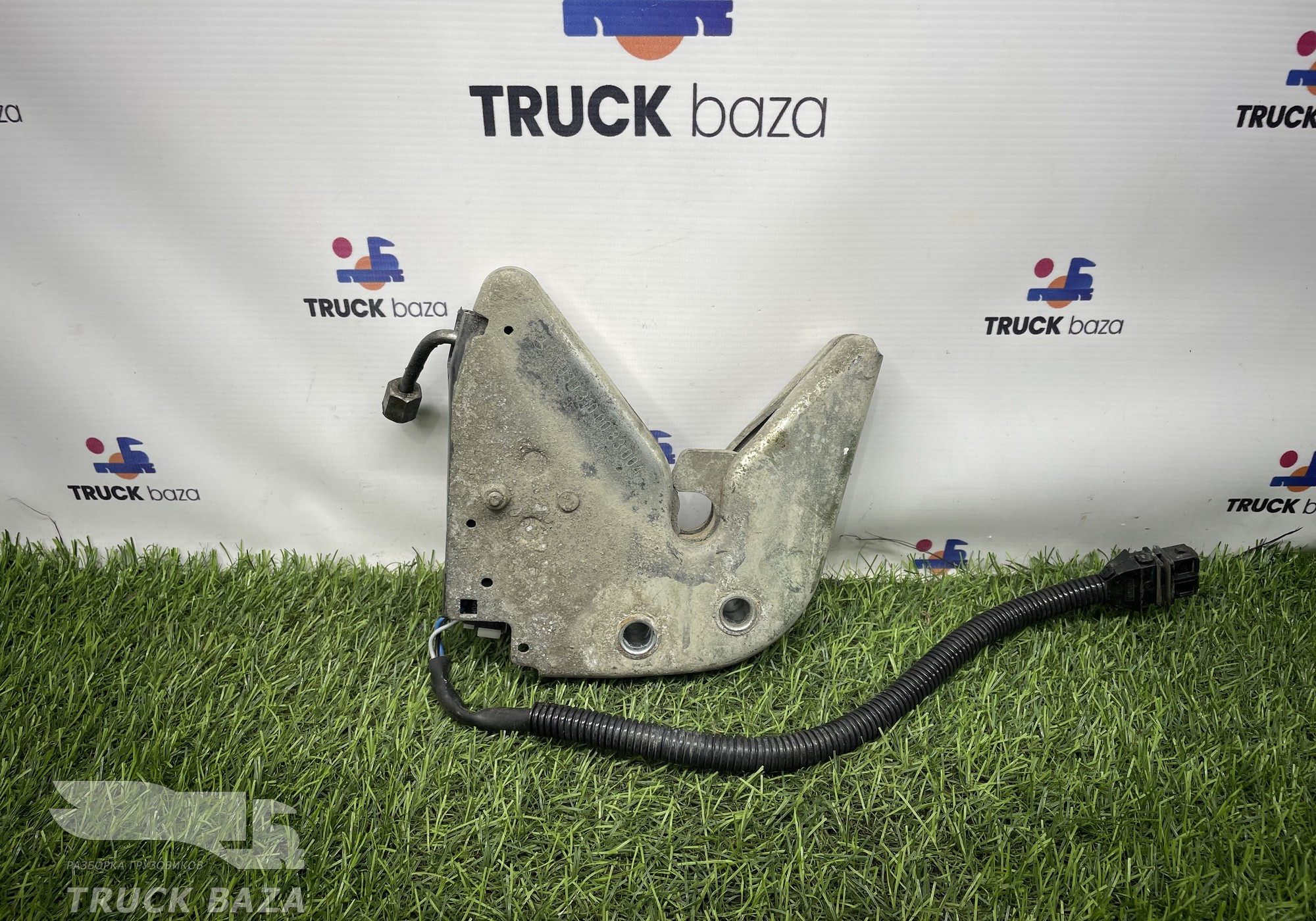 A9303100083 Замок кабины для КАМАЗ 5490 (с 2013)