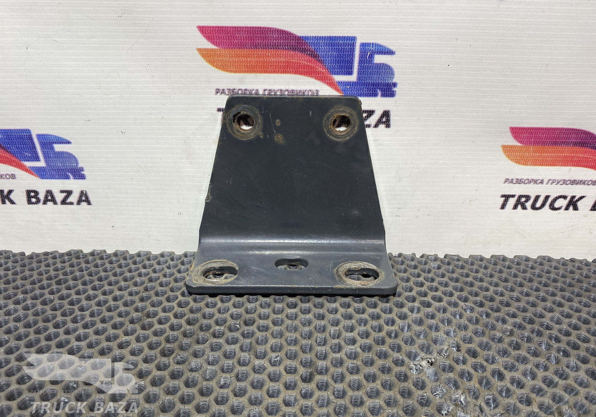 8135910 Скоба кронштейна ресивера для Iveco